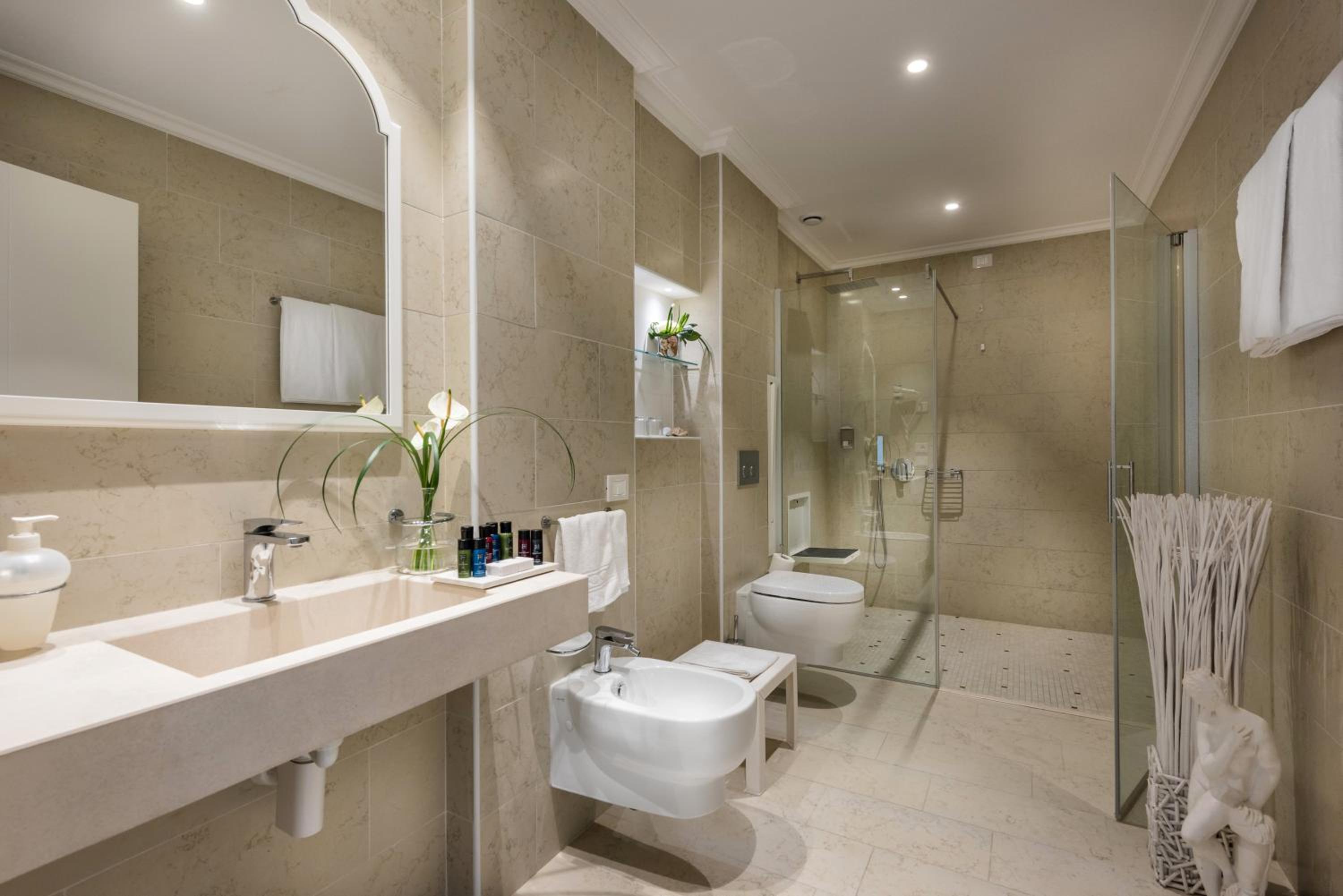 Junior Suite with Partial Sea View and Spa Access photo 2