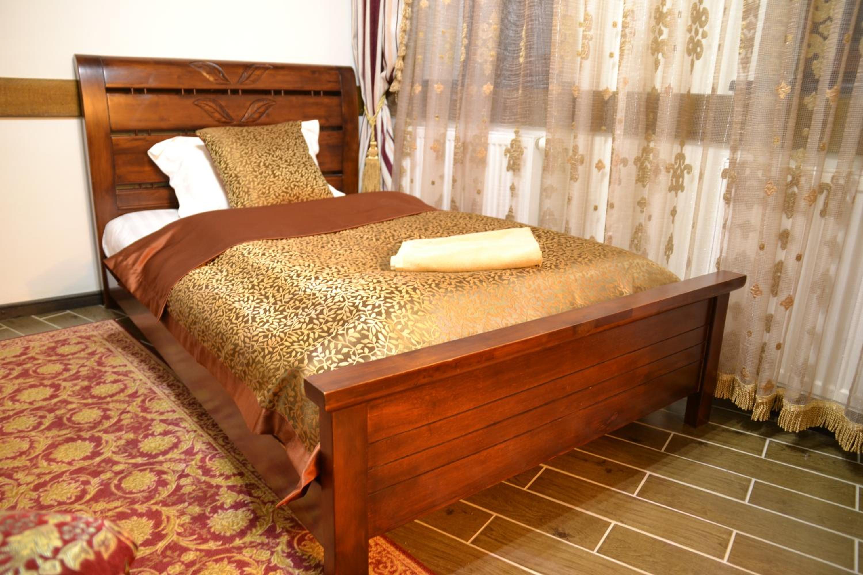 Deluxe Triple Room with Kingsize Bed photo 2