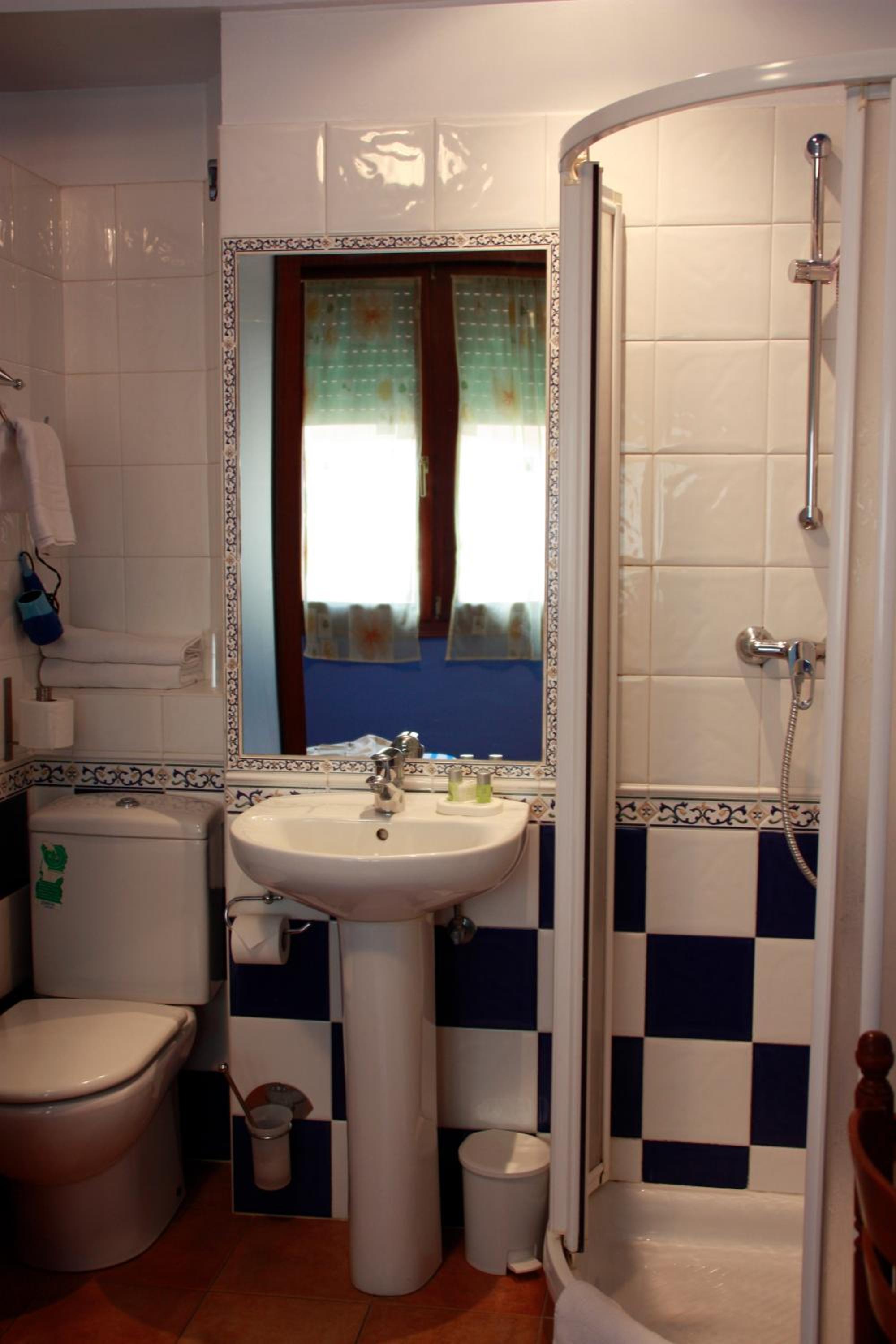 Twin Room - Photo 4