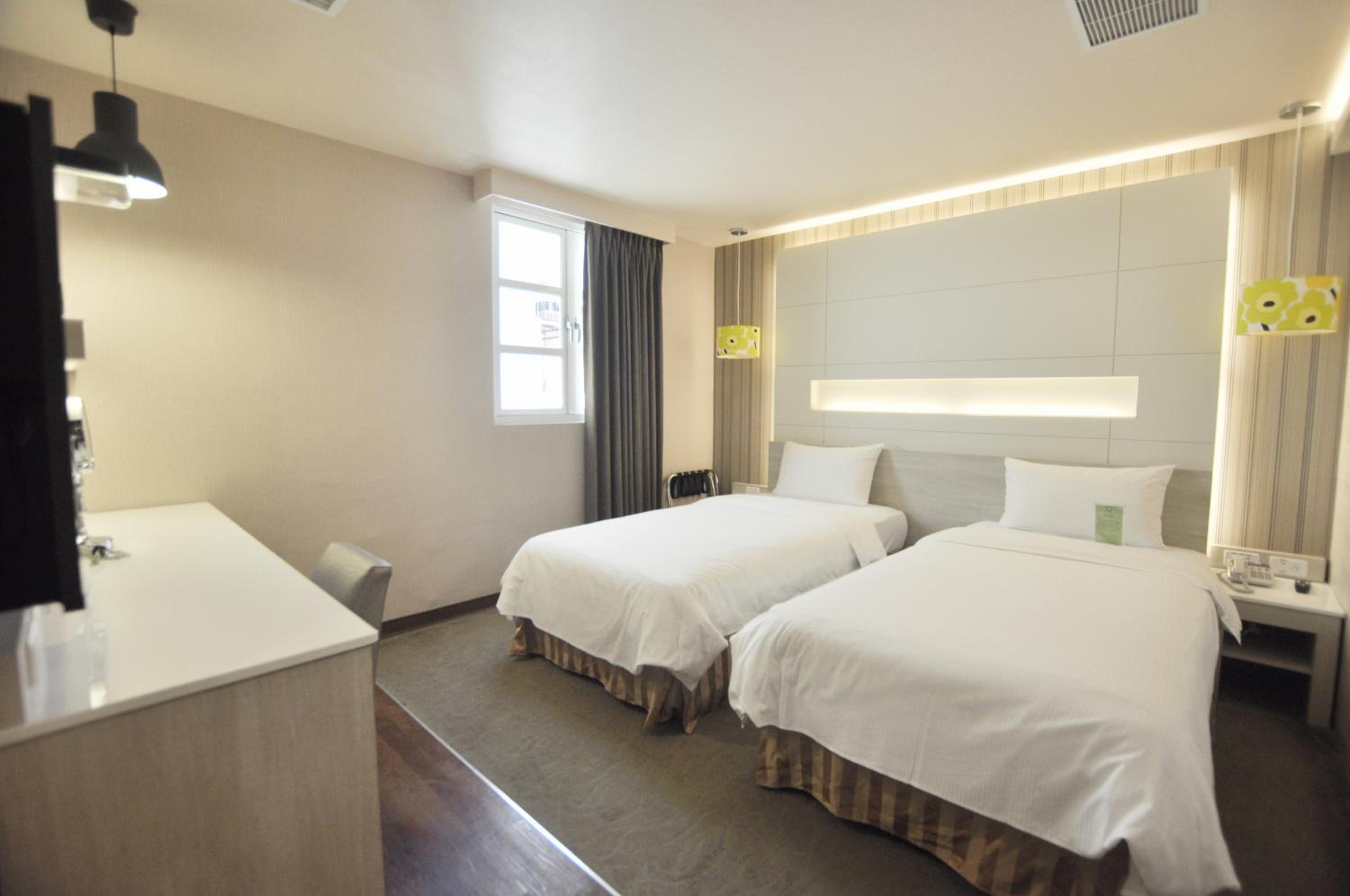 Business Twin Room photo 3
