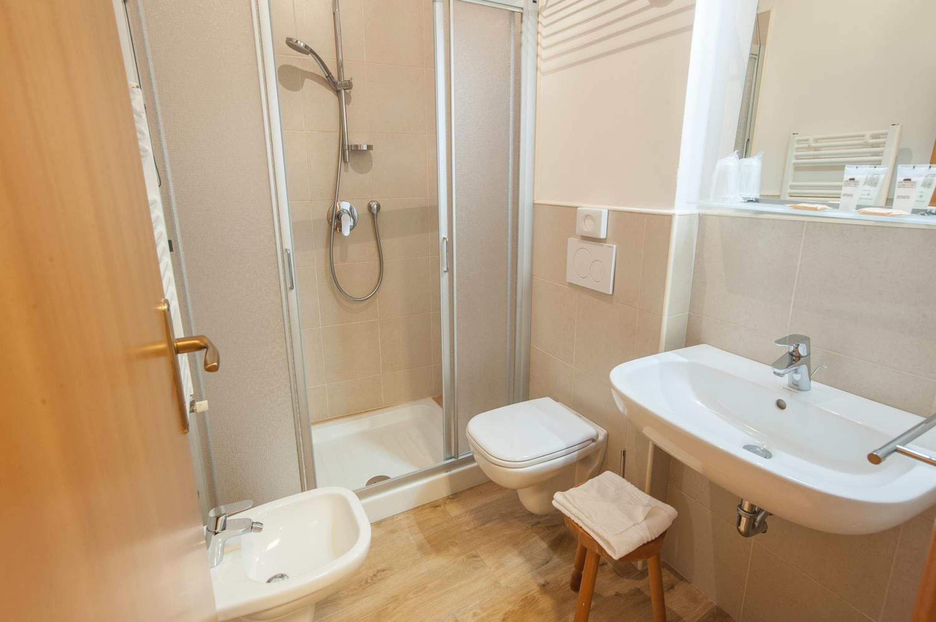 Double or Twin Room - Photo 11