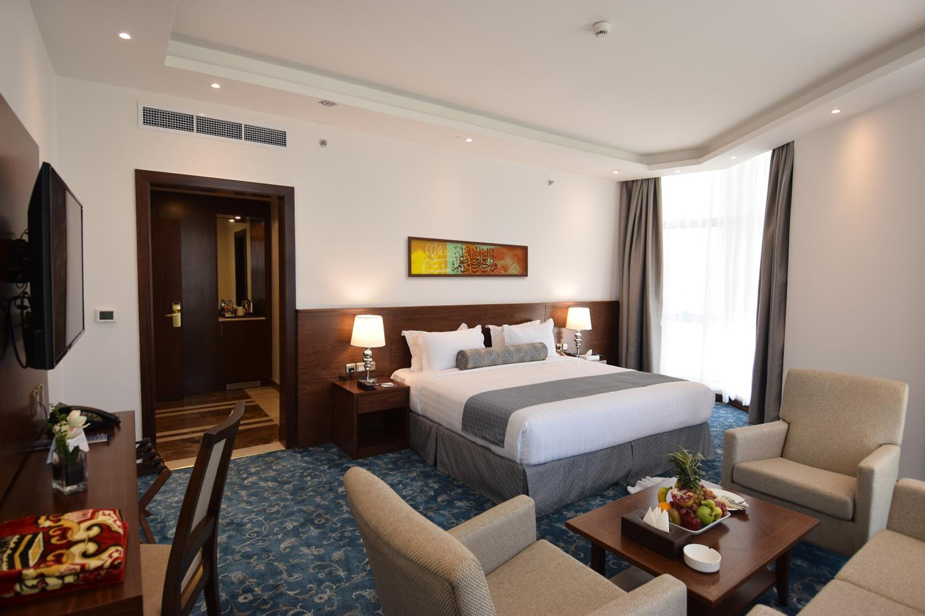 Standard King Room - Photo 6