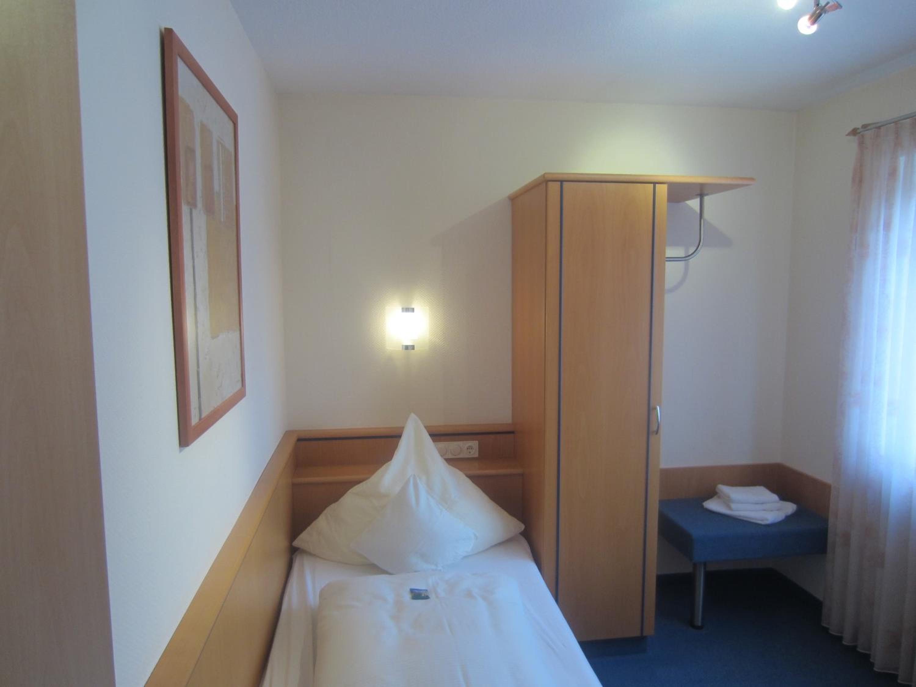 Economy Single Room