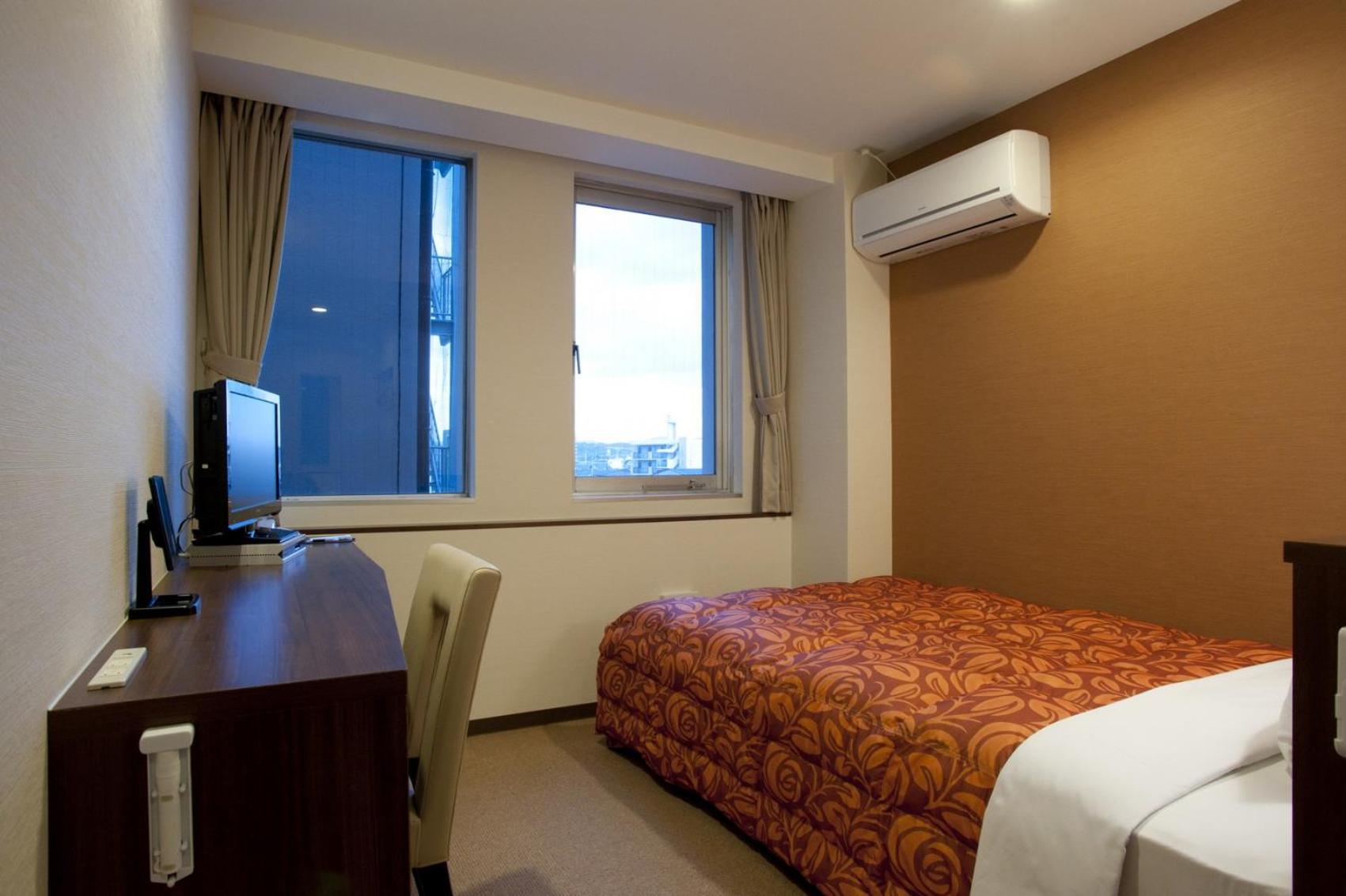 Single Room - Smoking photo 1