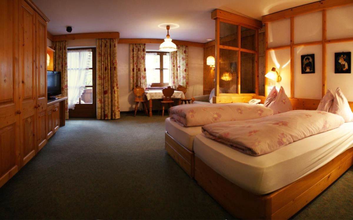 Superior Double Room with Balcony - Photo 3