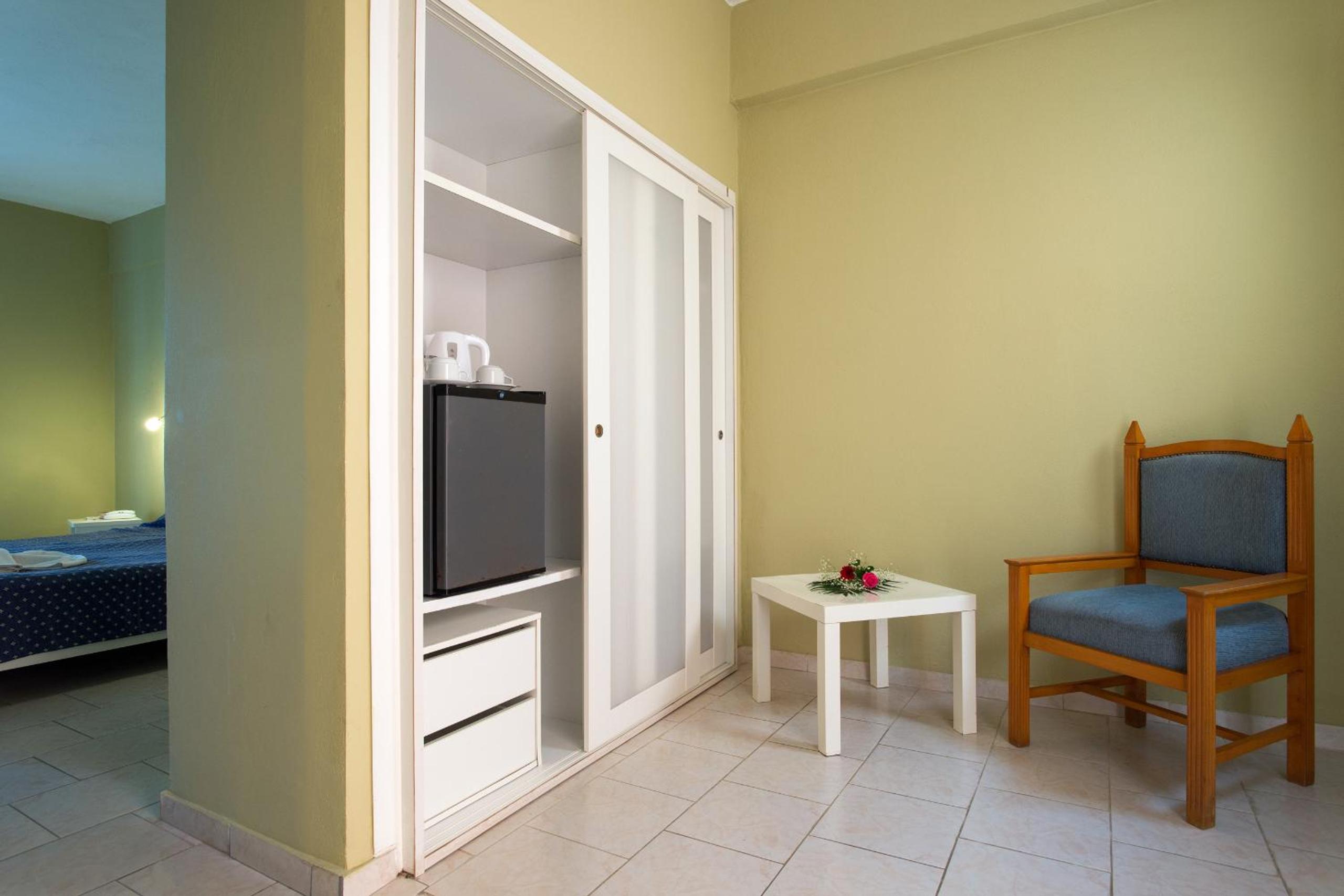 Family Room photo 3