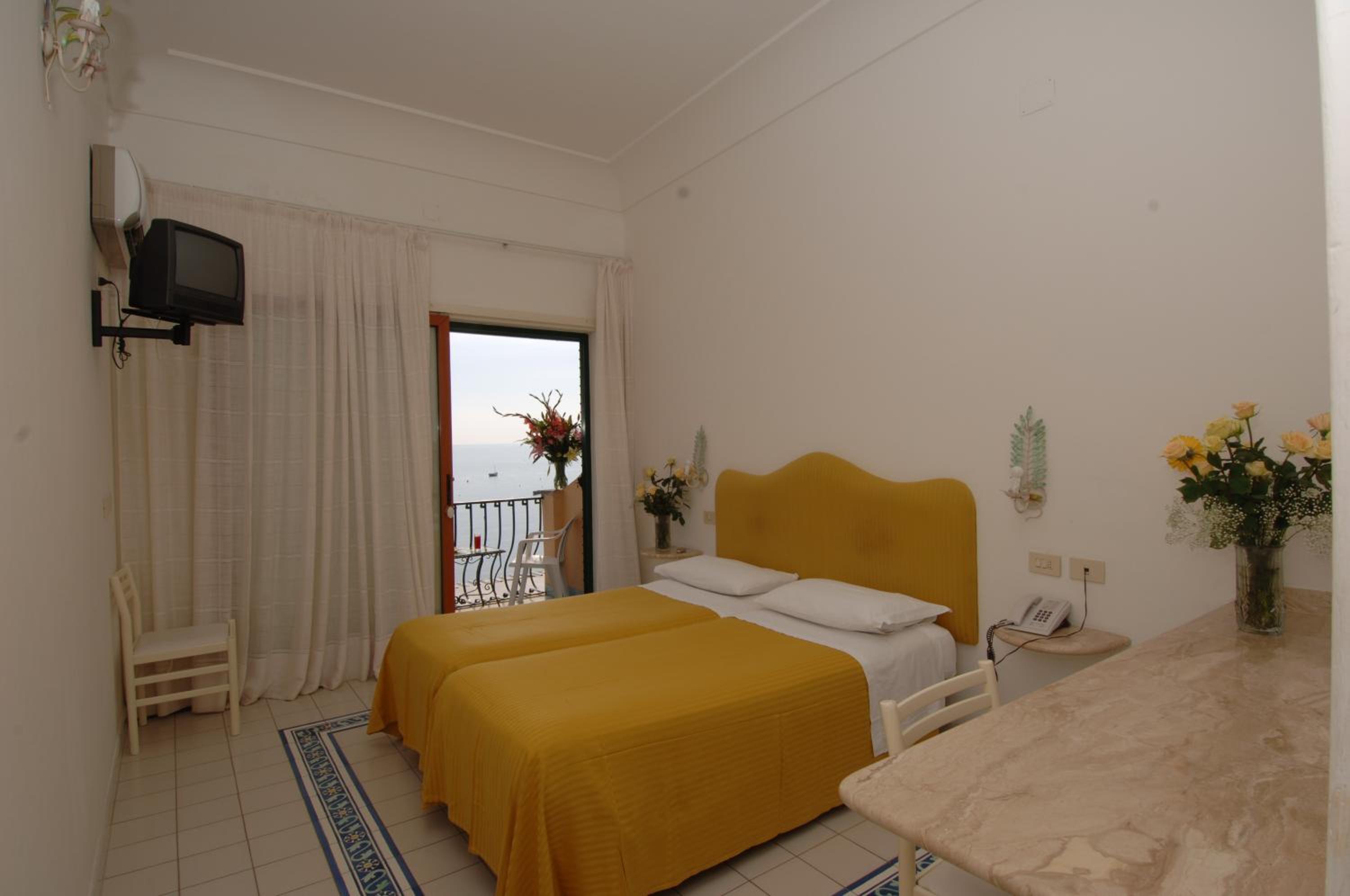 Standard Double Room with Sea View - Photo 7