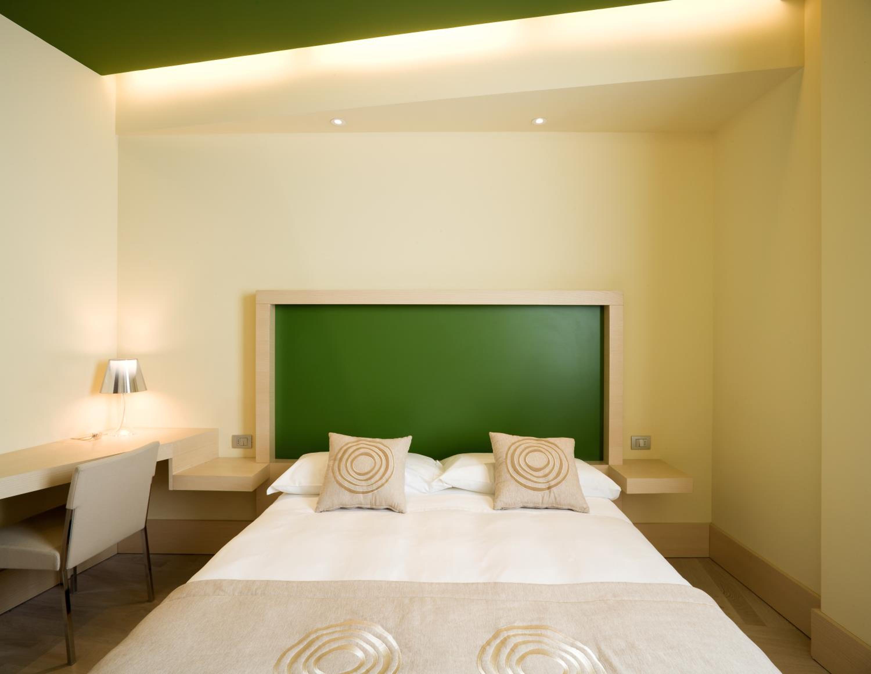 Standard Double or Twin Room - Photo 10