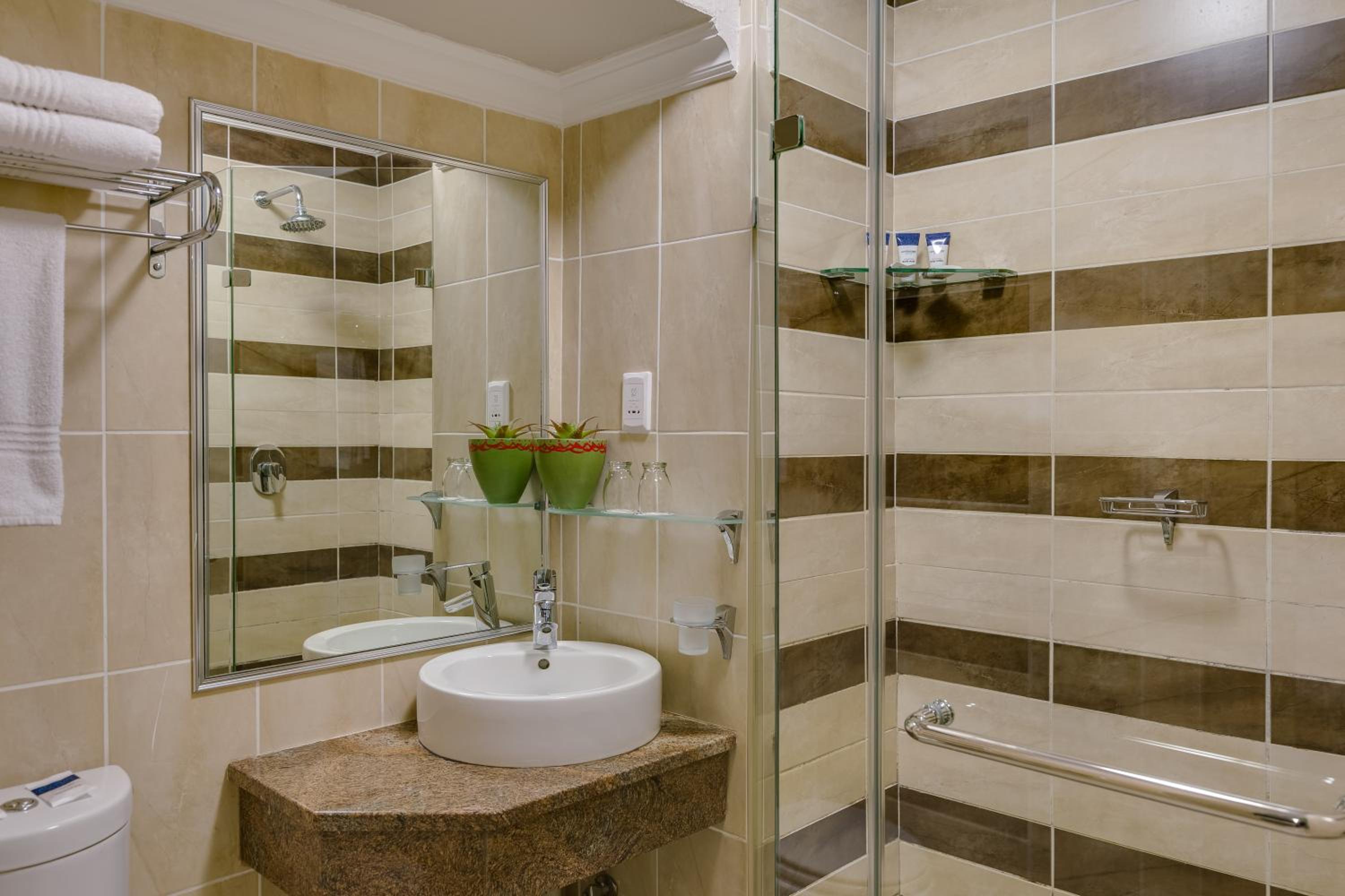 Double or Twin Room - Photo 7