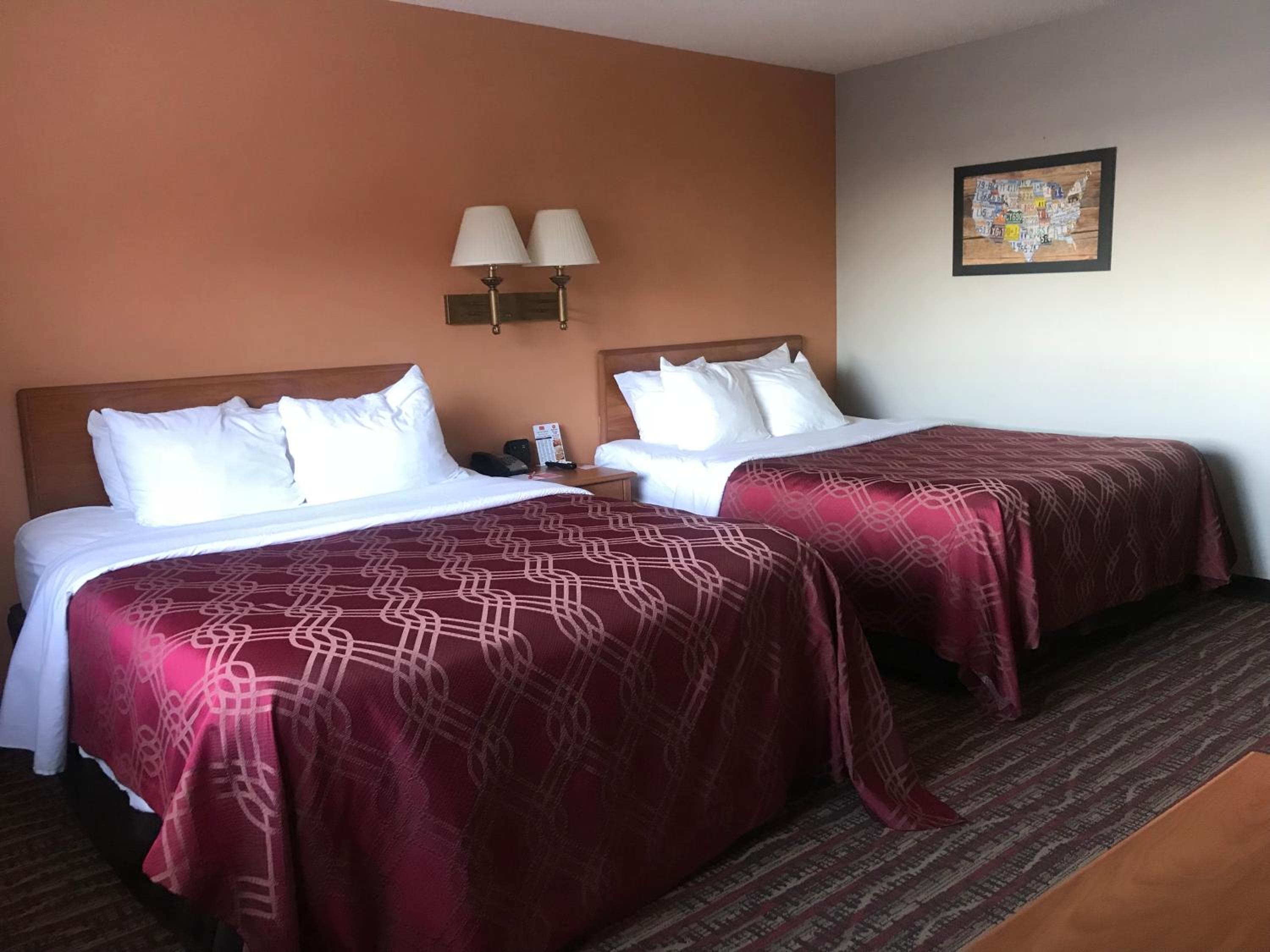Quadruple Room with Two Queen Beds and Lake View - Non-Smoking photo 2