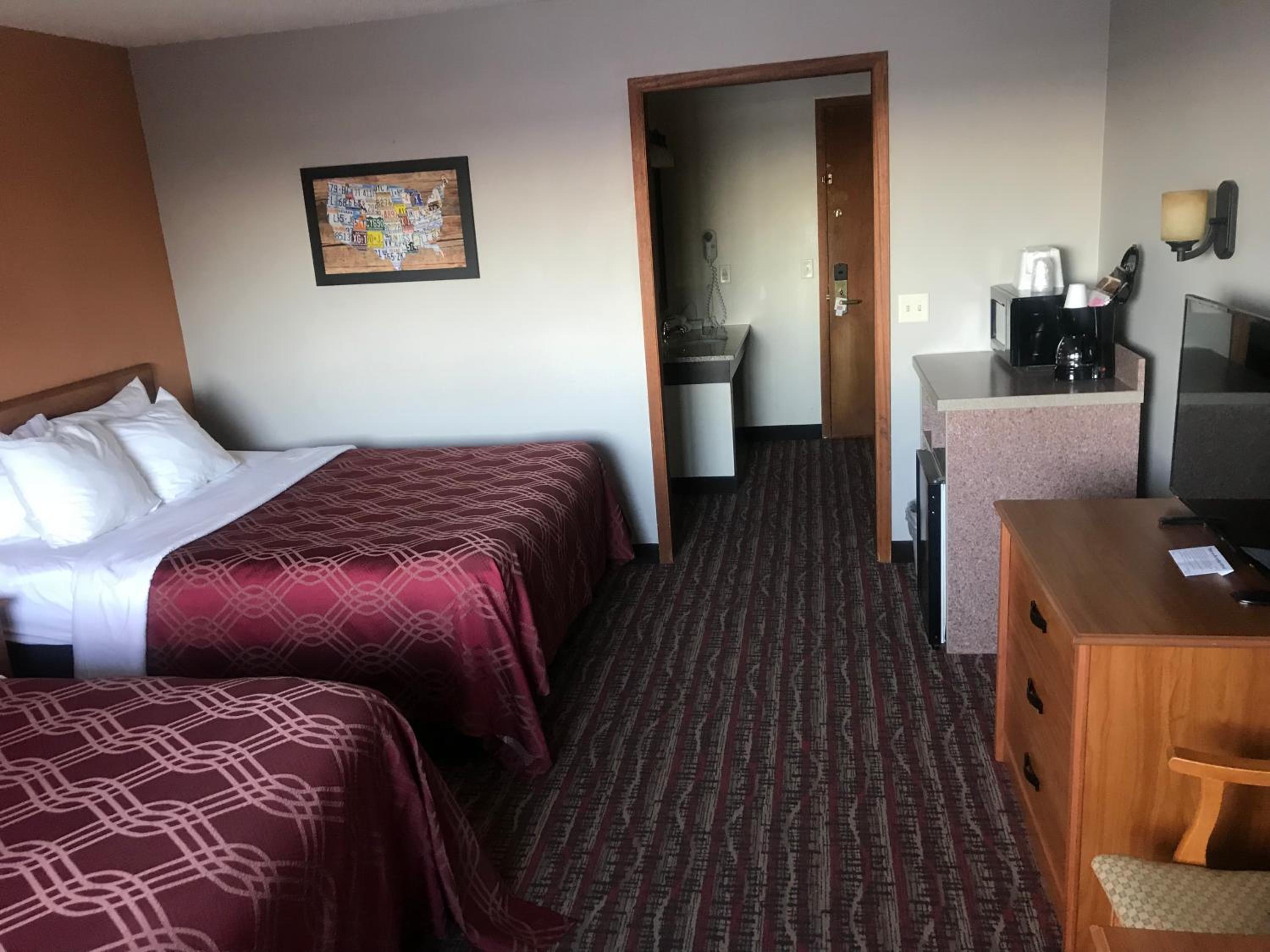 Quadruple Room with Two Double Beds and Lake View - Non-Smoking photo 2