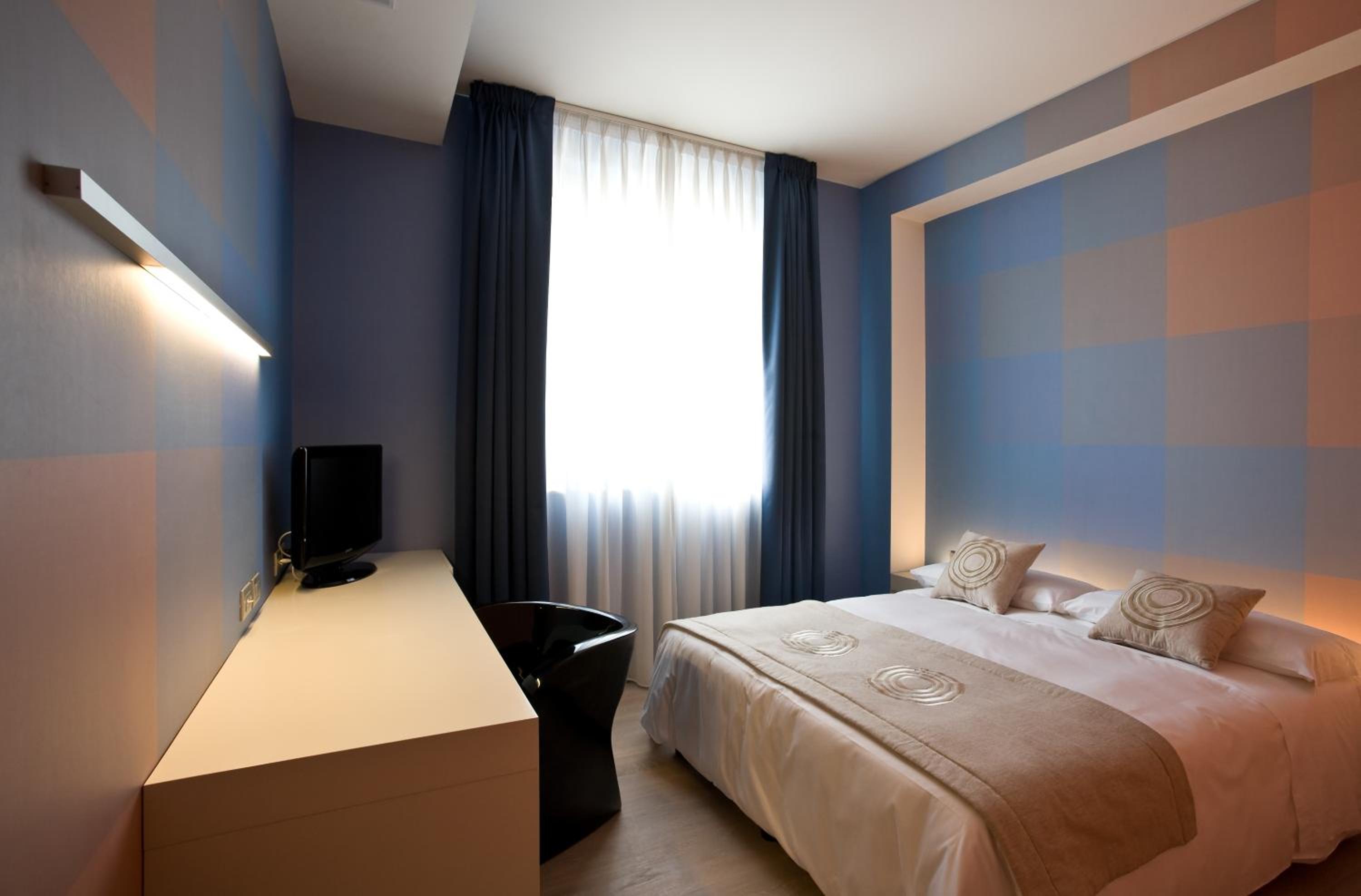 Superior Double or Twin Room - Photo 8