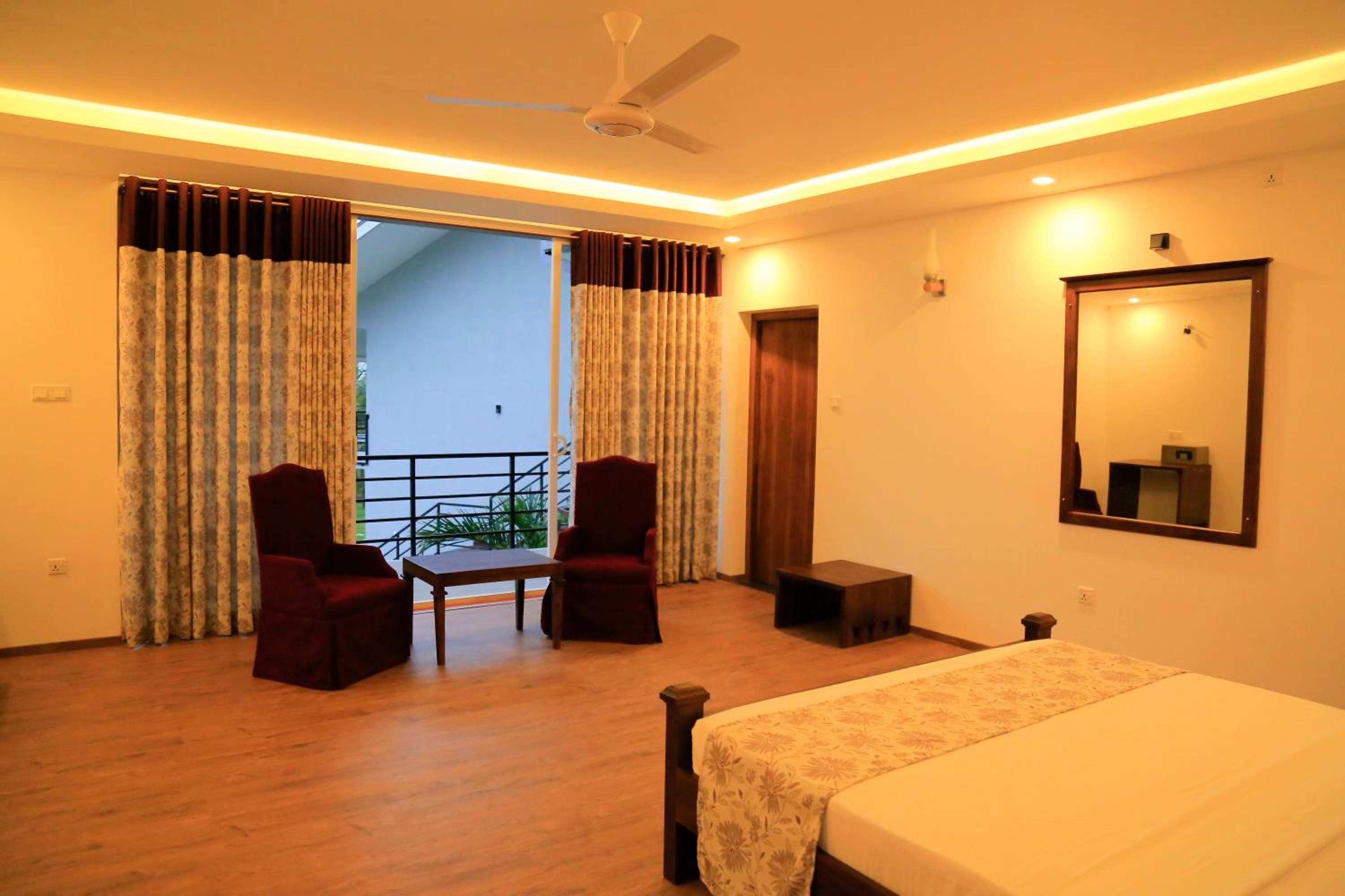 Double Room with Lake View (5% off on Food & Beverage, 5% off on Yala Jeep Hire & Free Evening Tea / Coffee)