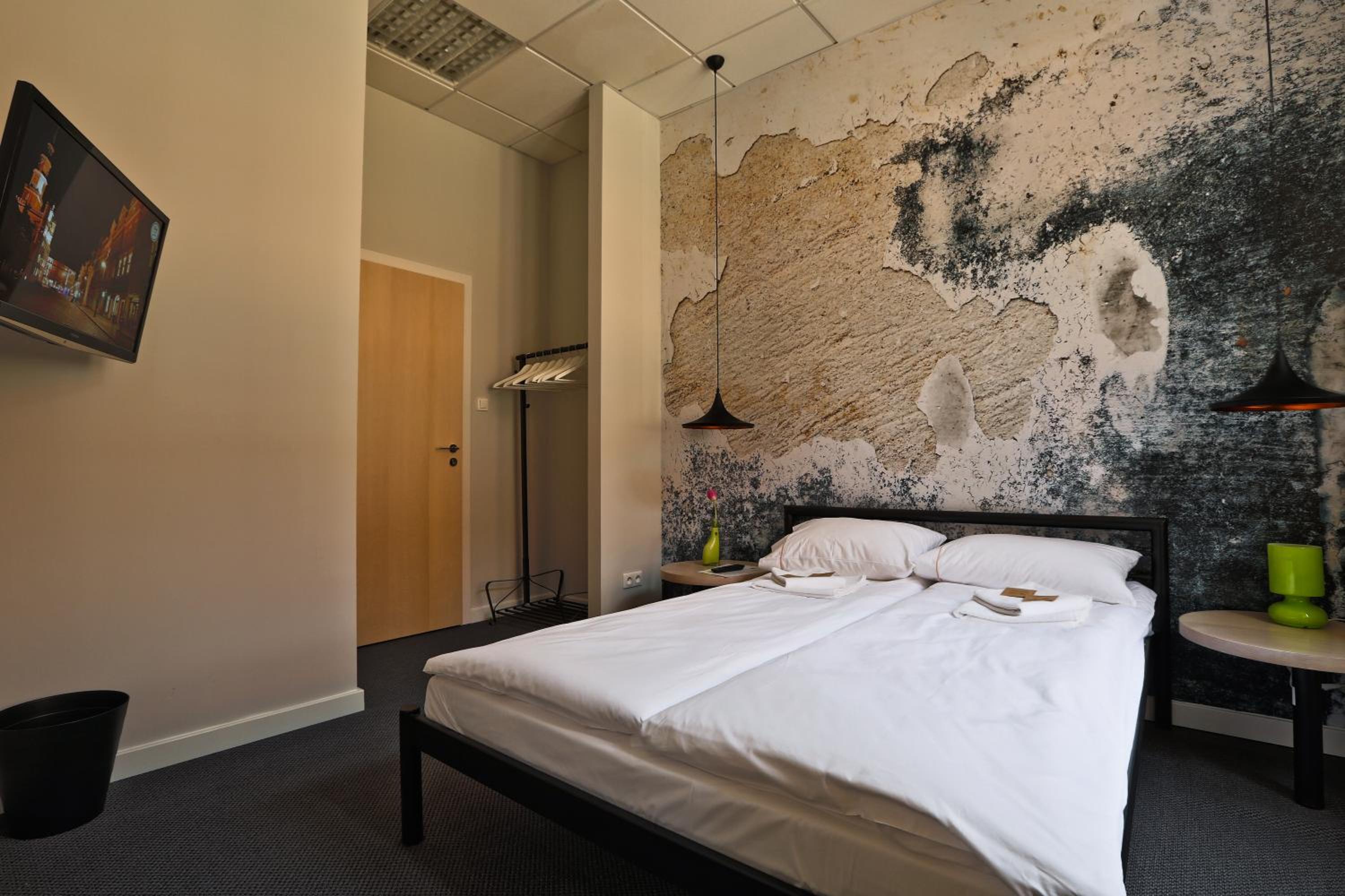 Double Room with Bathroom - Photo 4
