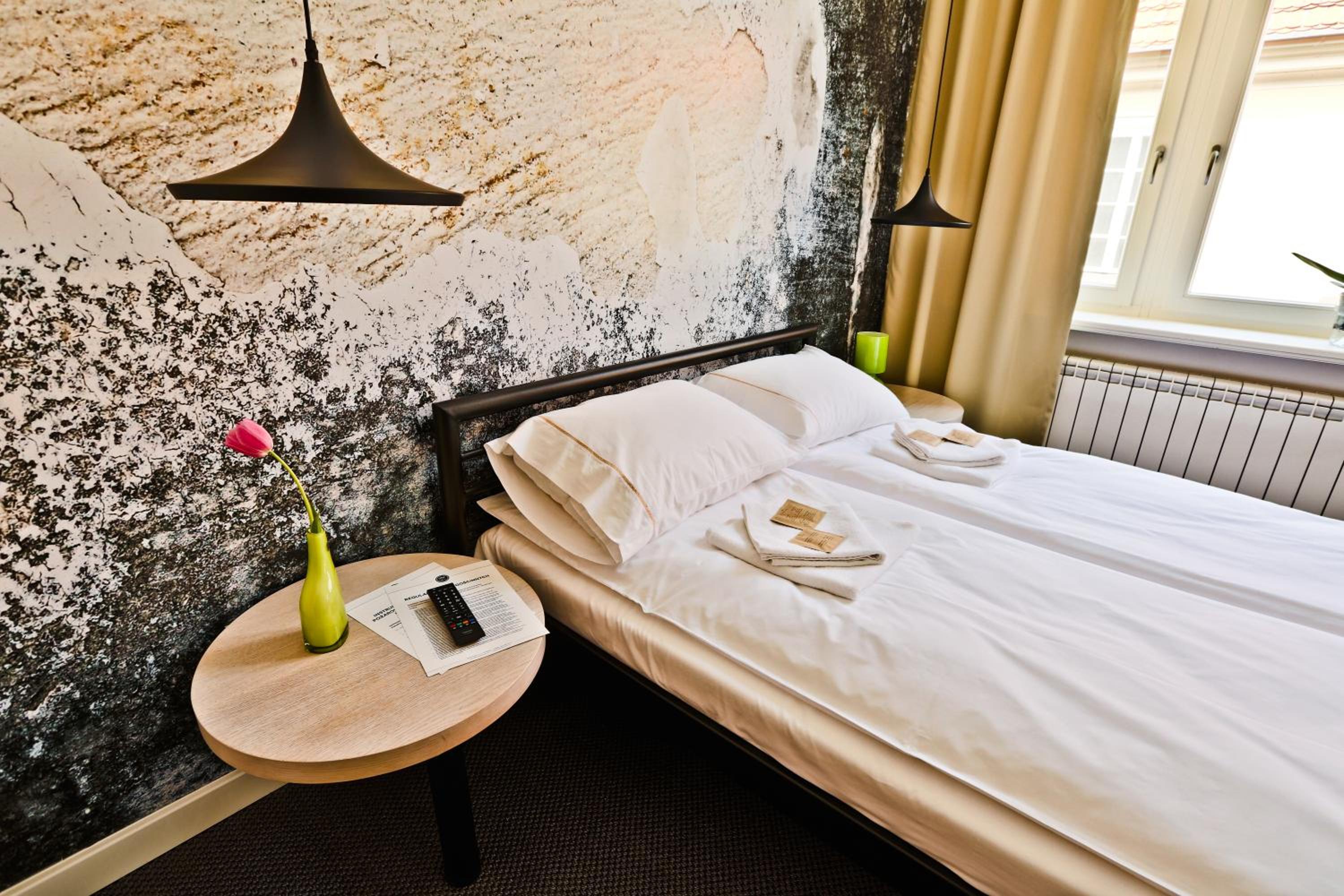 Double Room with Bathroom - Photo 6