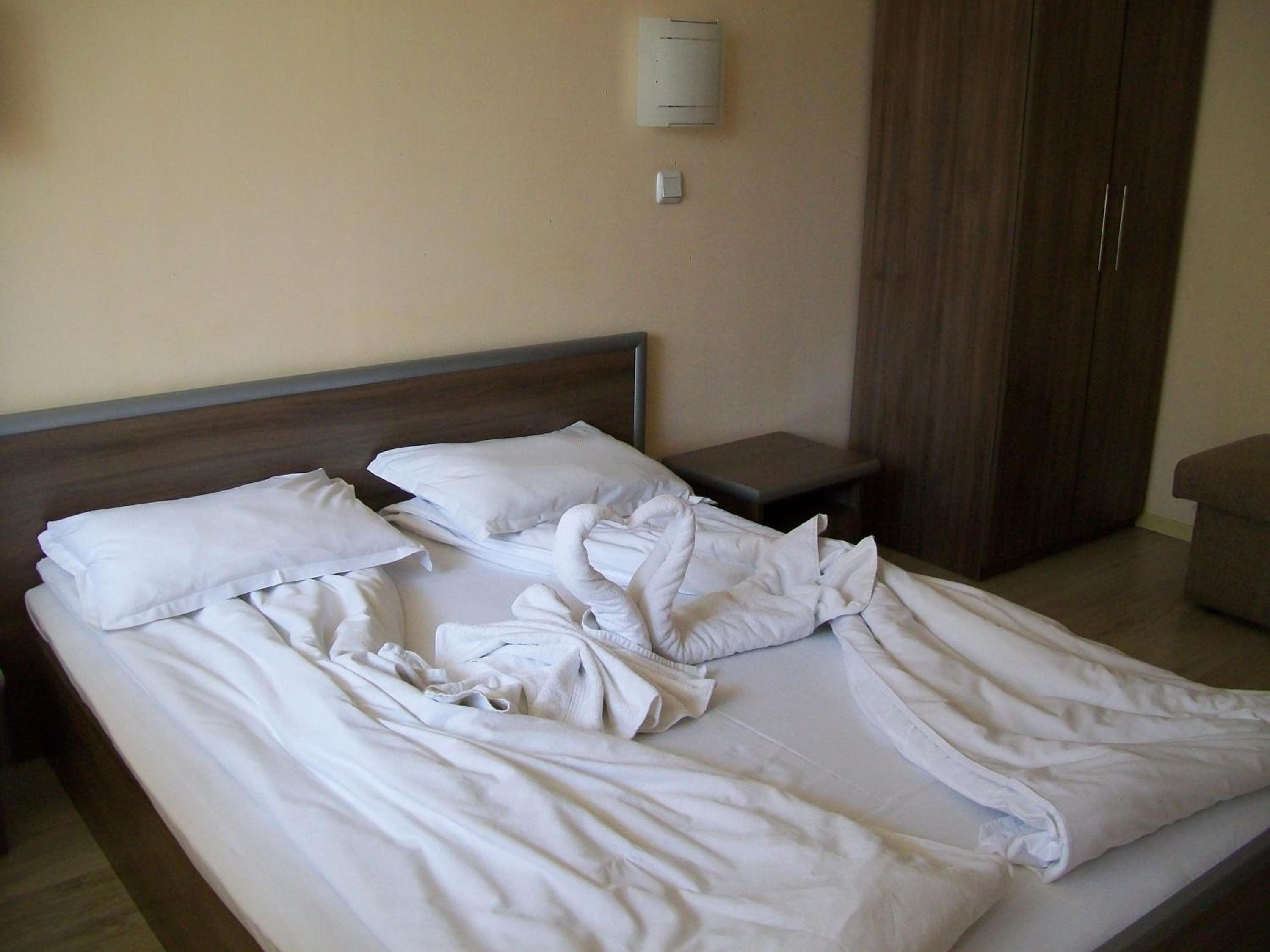 Double or Twin Room - Photo 17