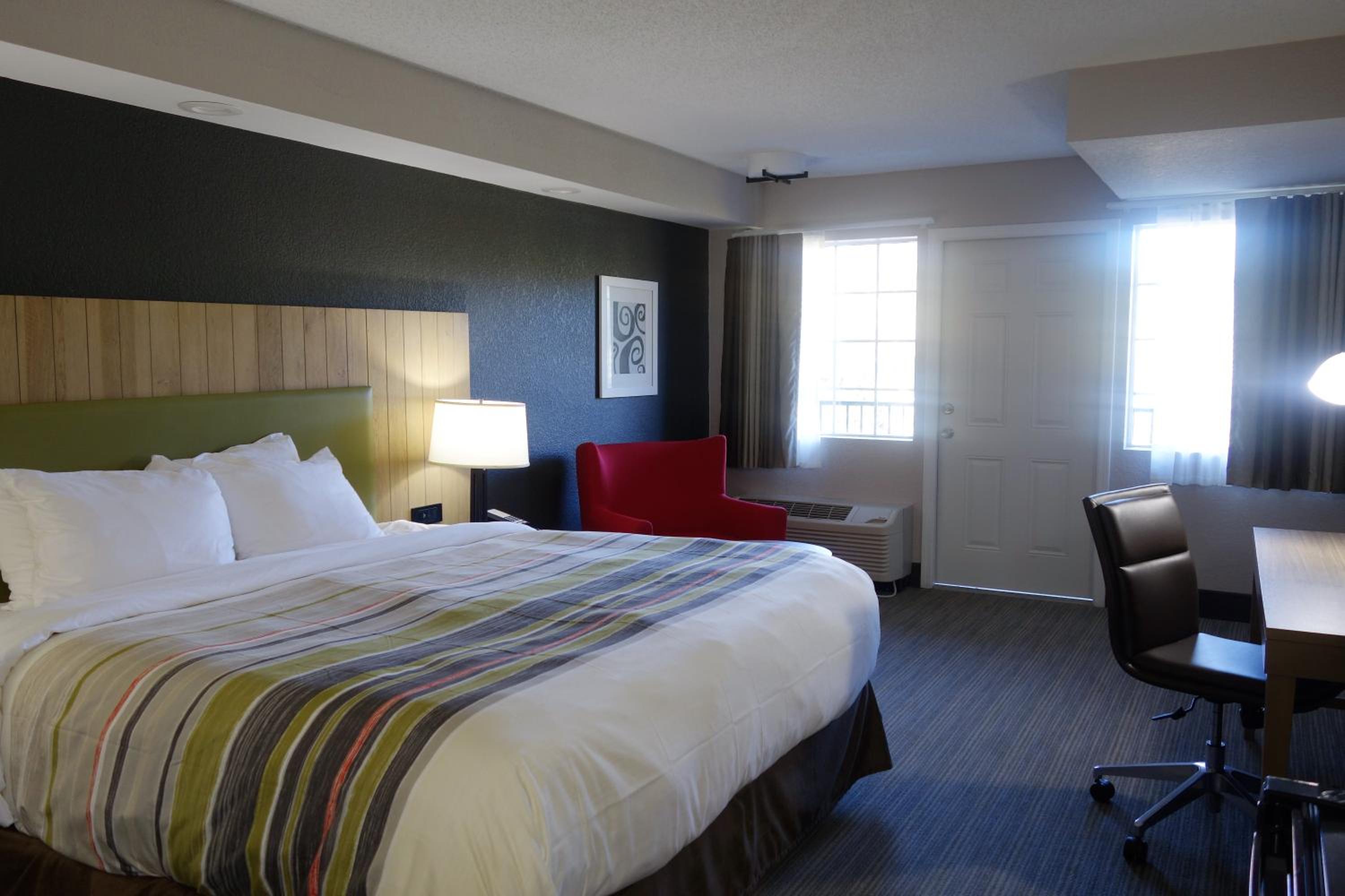 King Room with Roll-in Shower - Disability Access/Non-Smoking