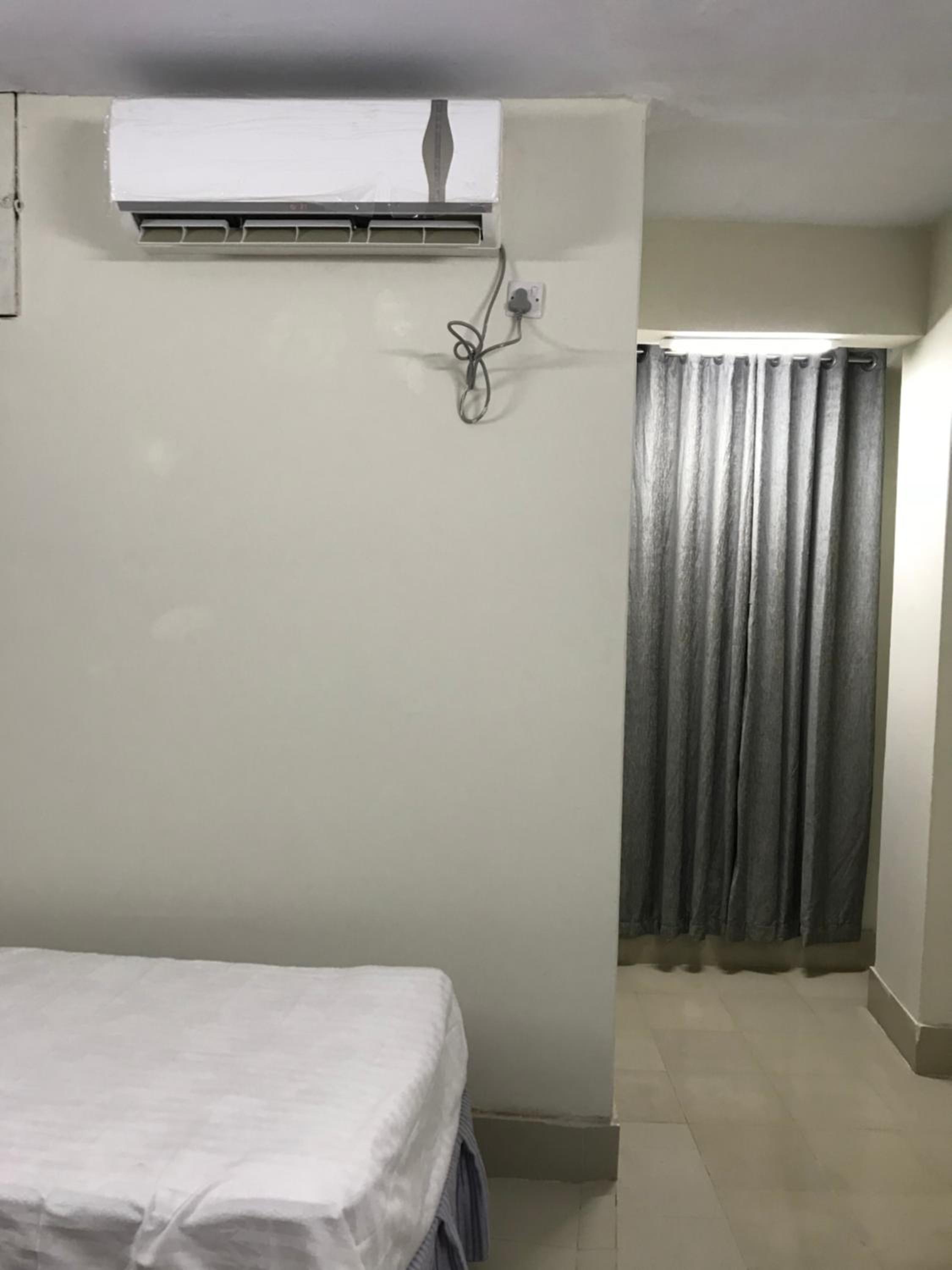 Basic Triple Room with Shared Bathroom photo 3