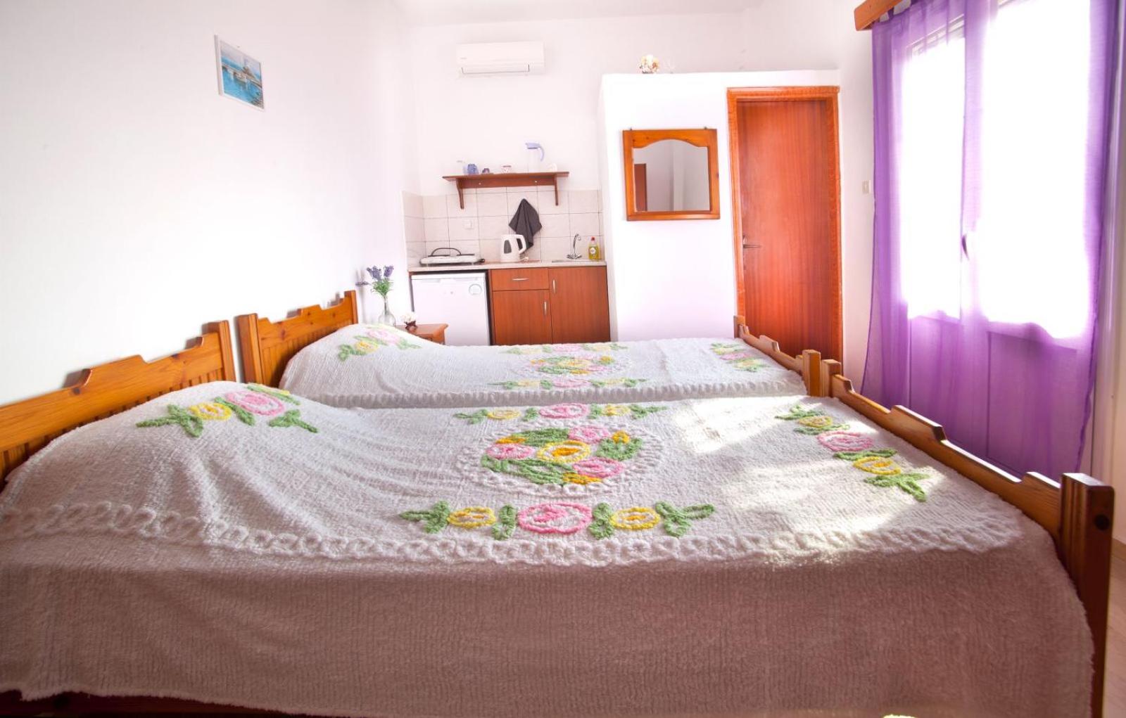Standard Twin Room with Mountain View photo 1