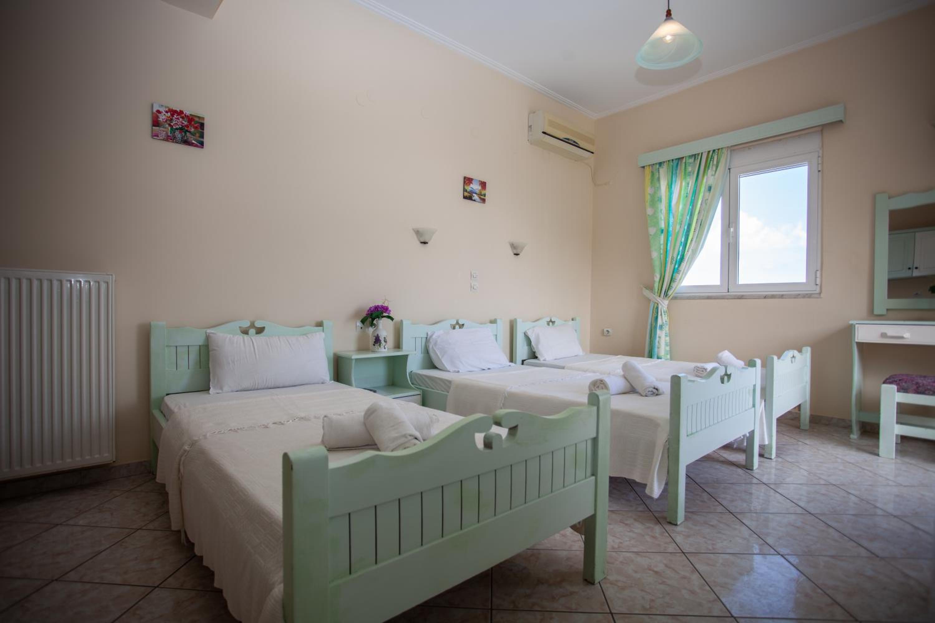 Studio Apartment photo 1
