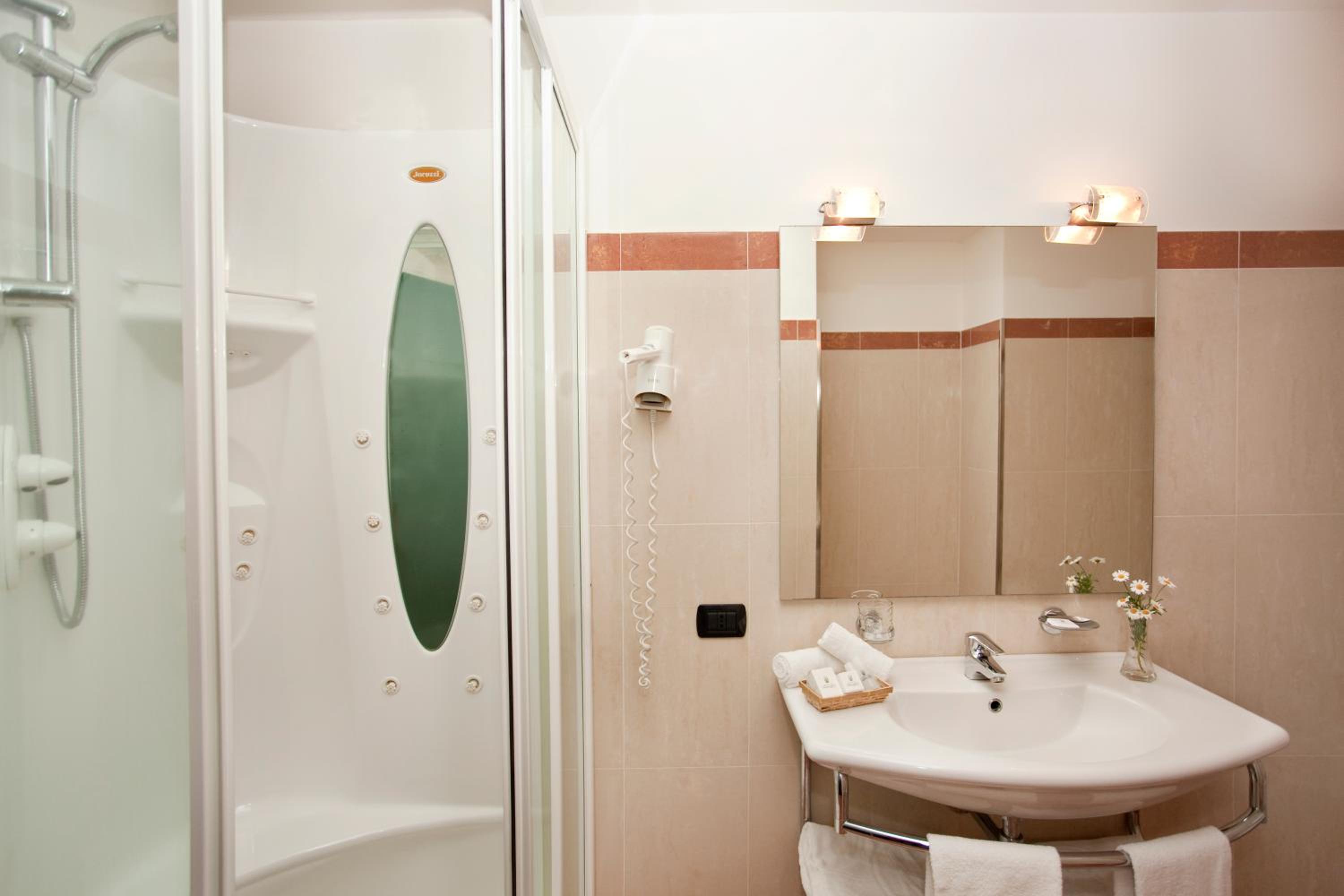 Standard Double or Twin Room - Ground Floor - Photo 5