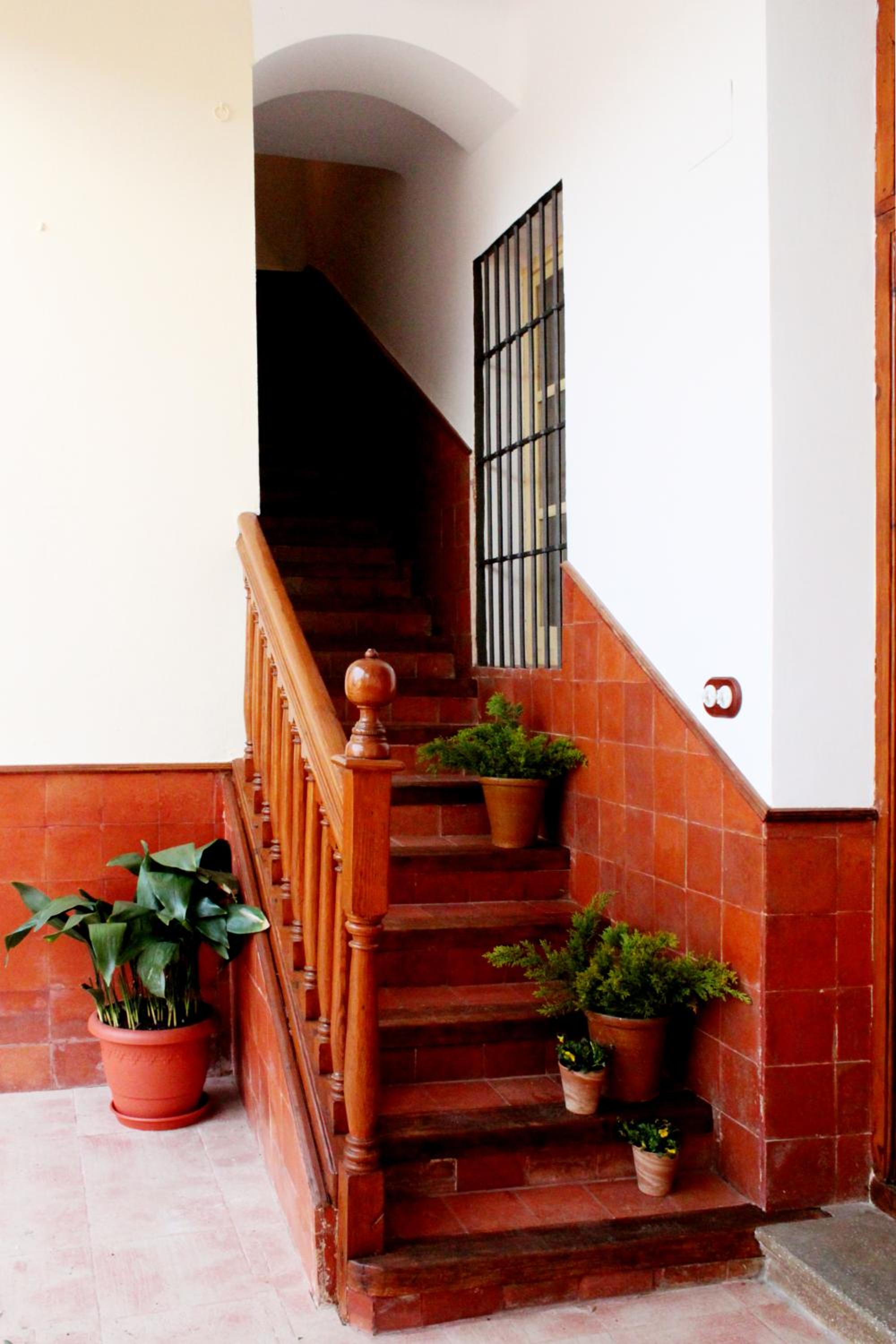 Eleven-Bedroom House photo 3