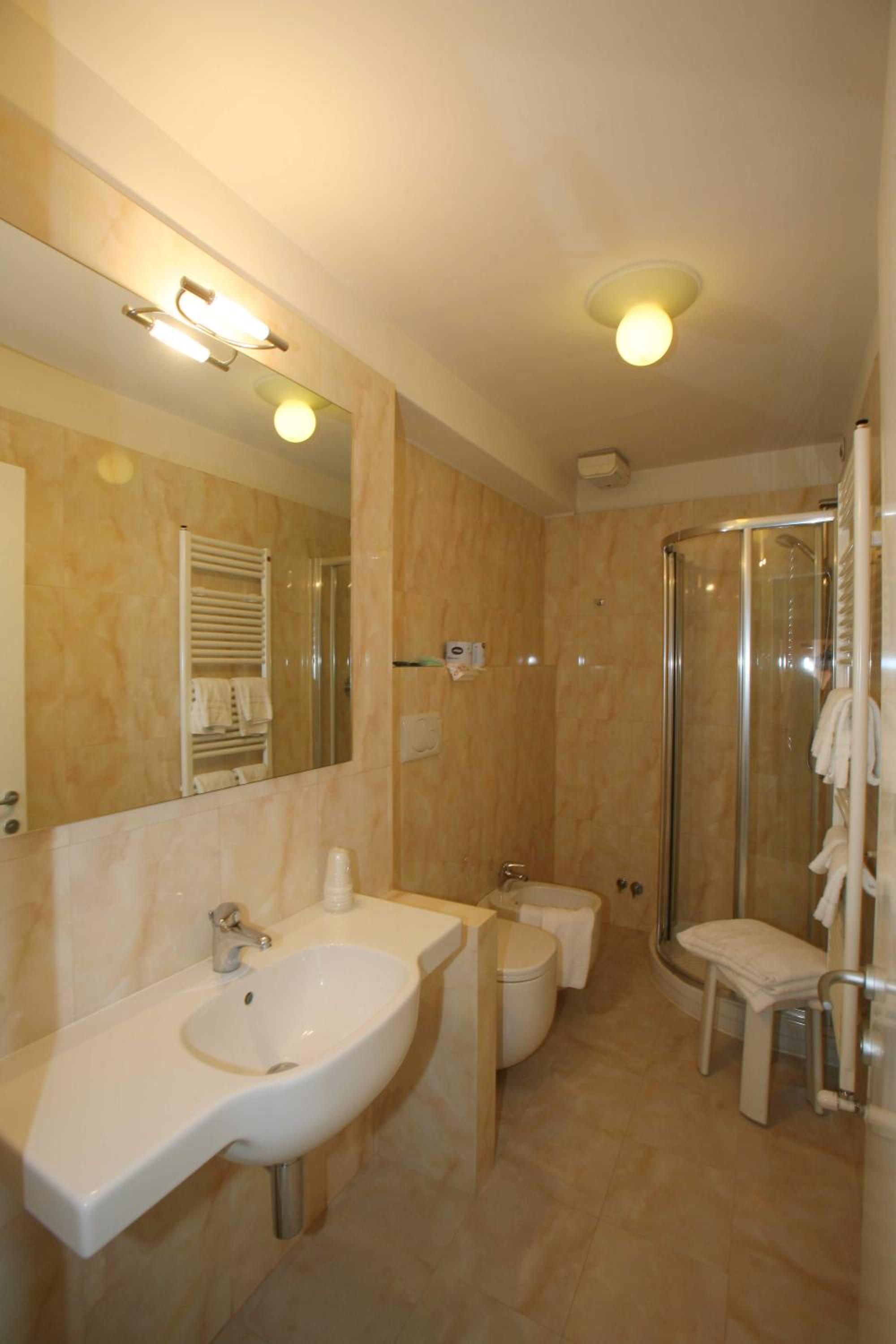 Double Room - Photo 4