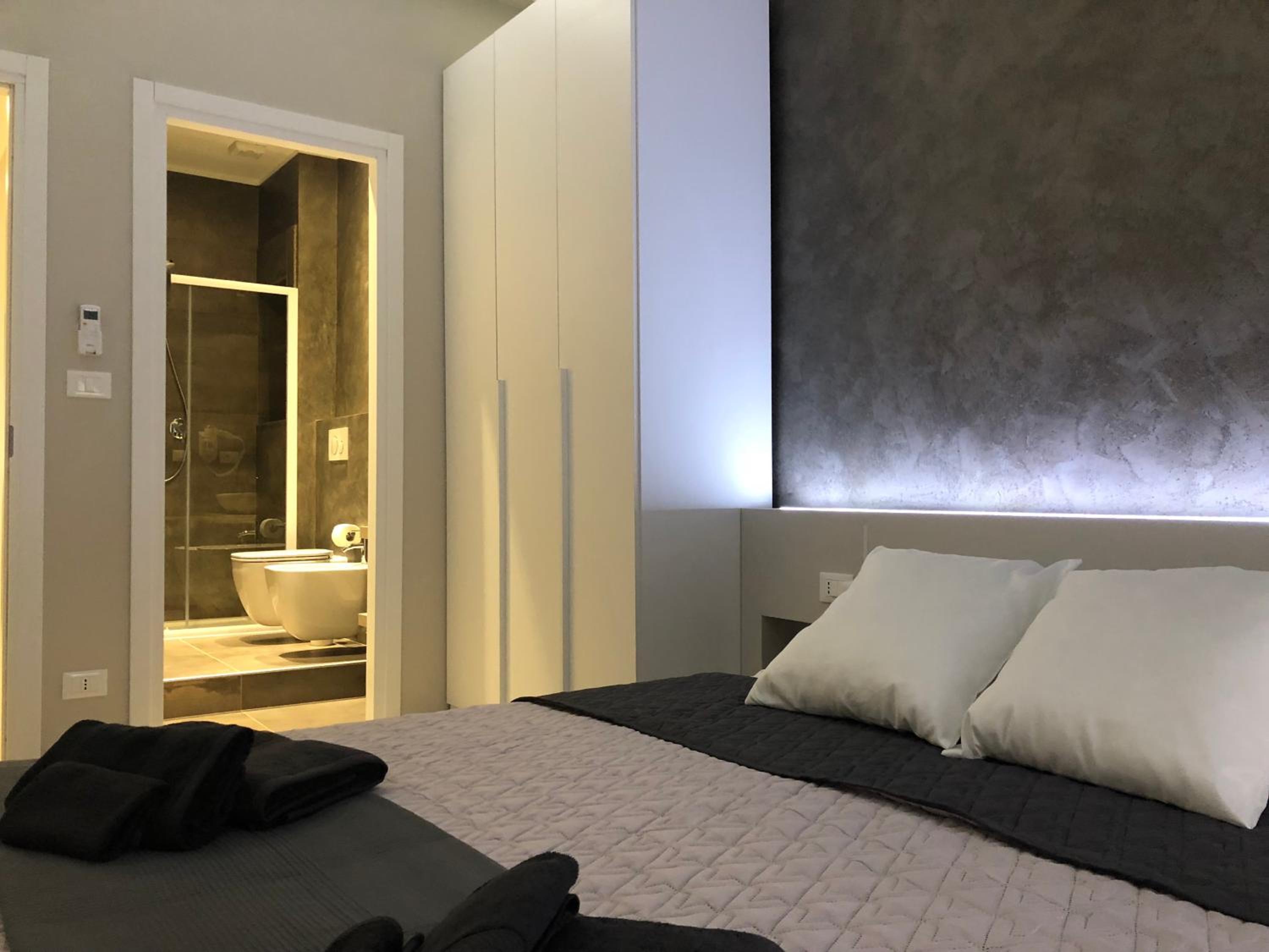 Deluxe Double Room with Balcony photo 2