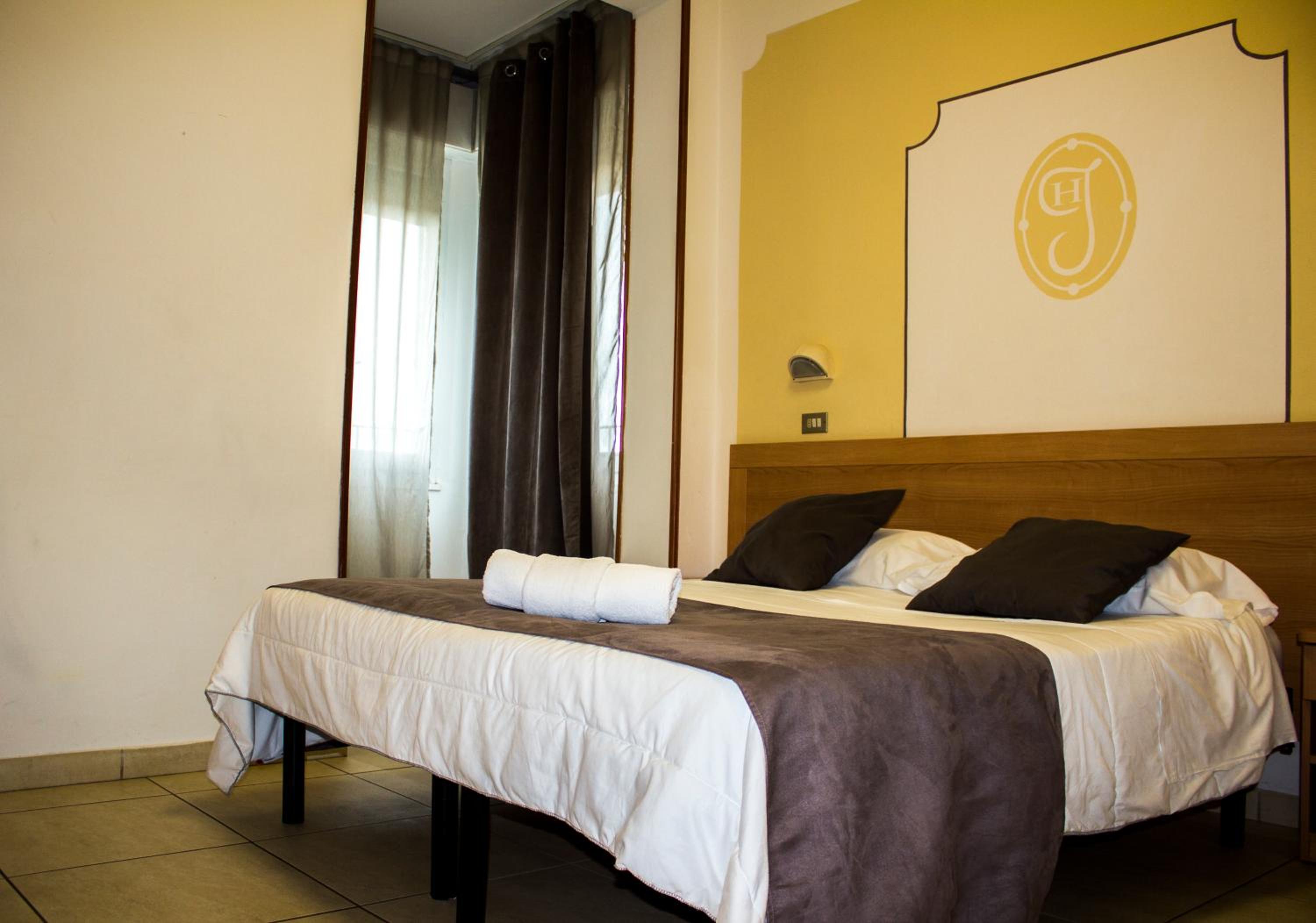Standard Double or Twin Room photo 2