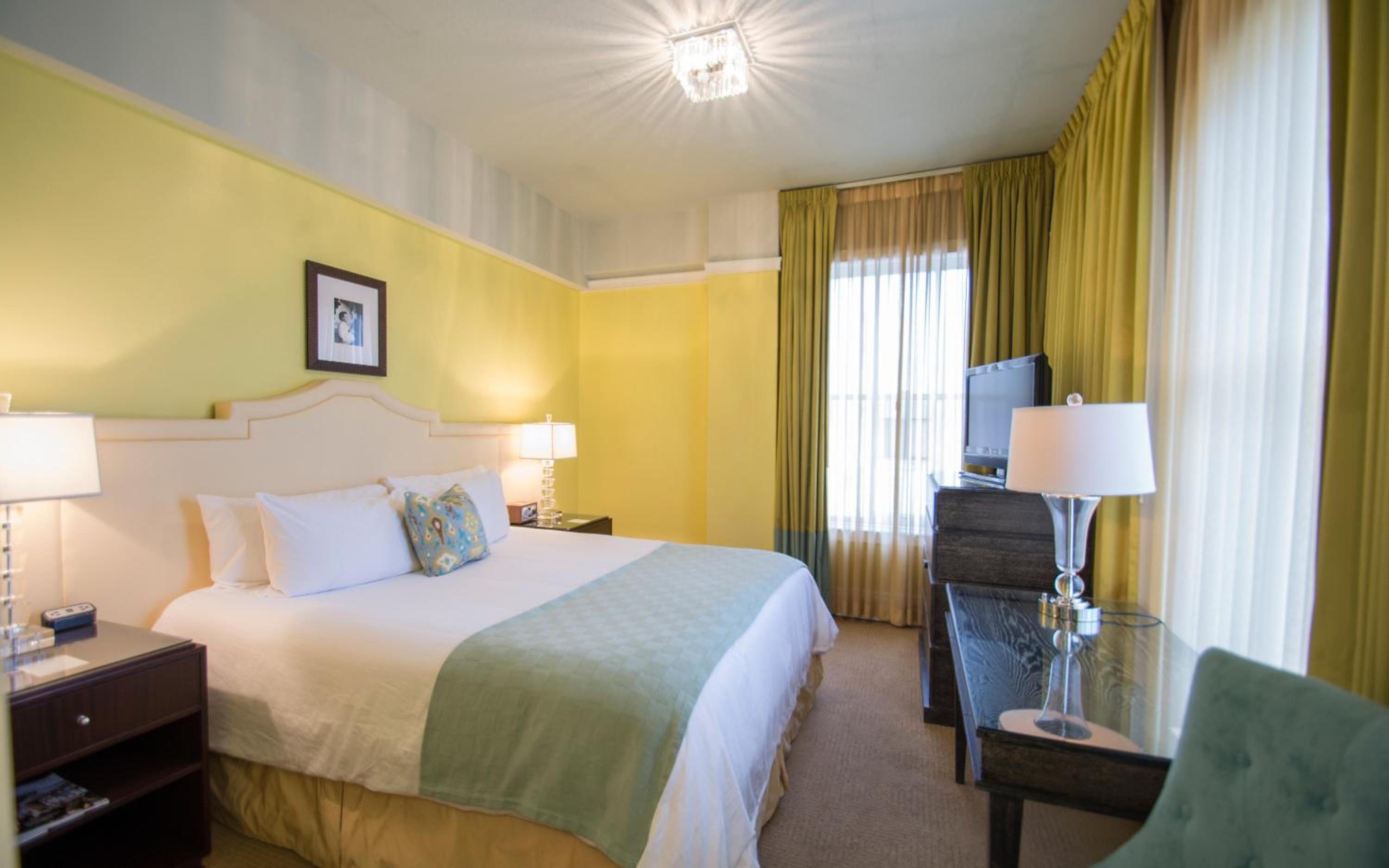 Deluxe King Room - Photo 1