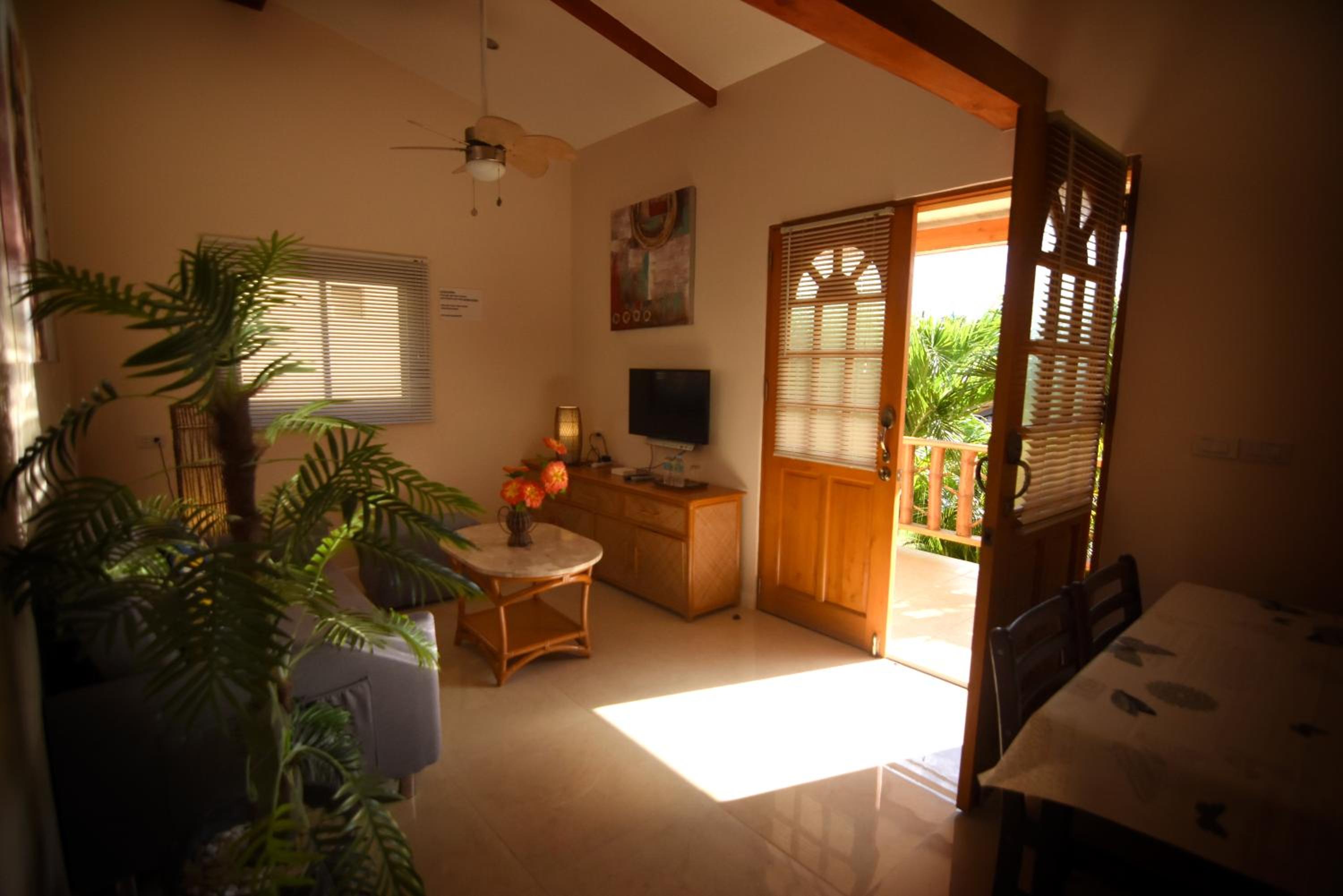 One-Bedroom Apartment - Photo 3