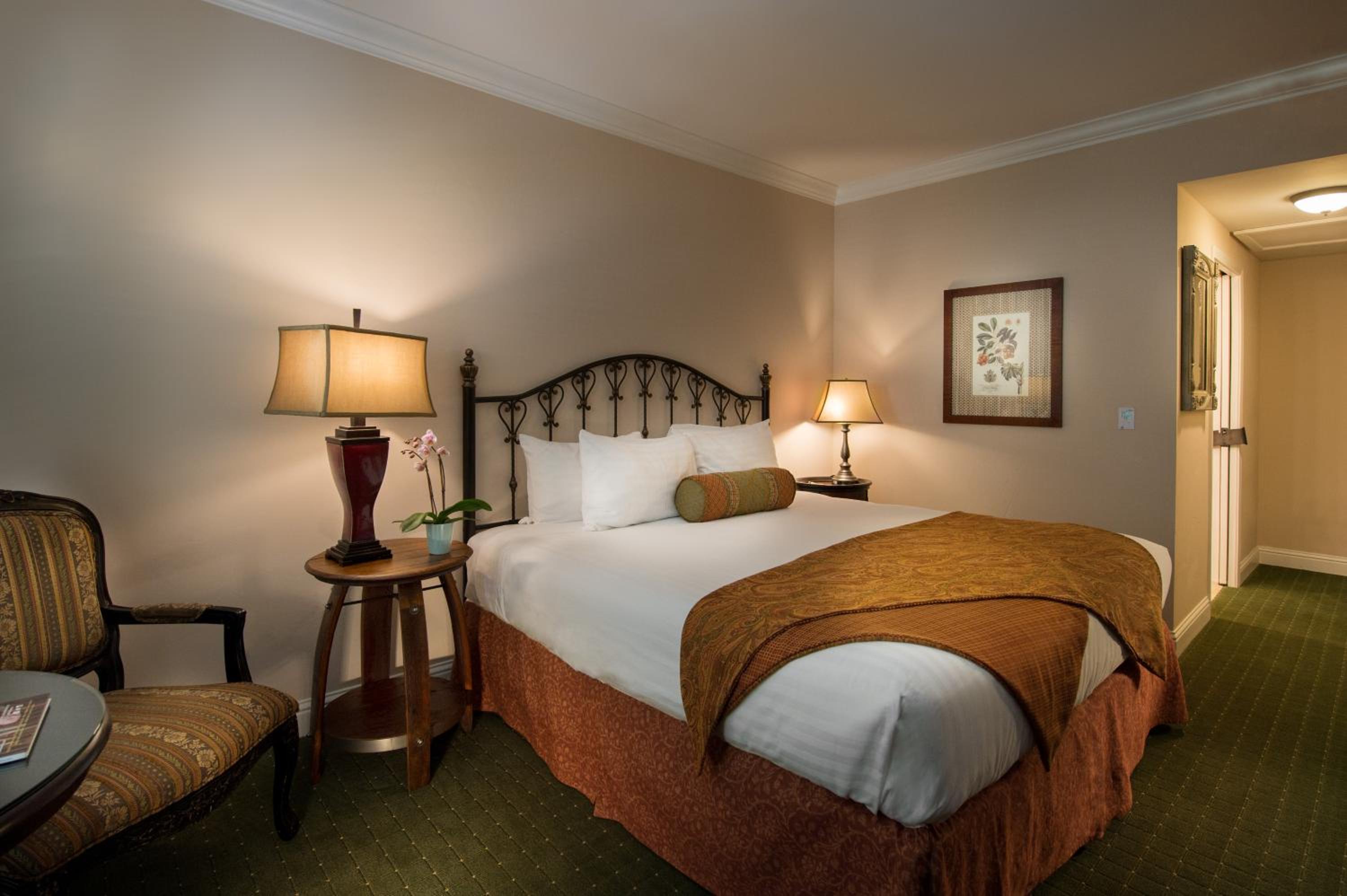 Deluxe King Room - Photo 1