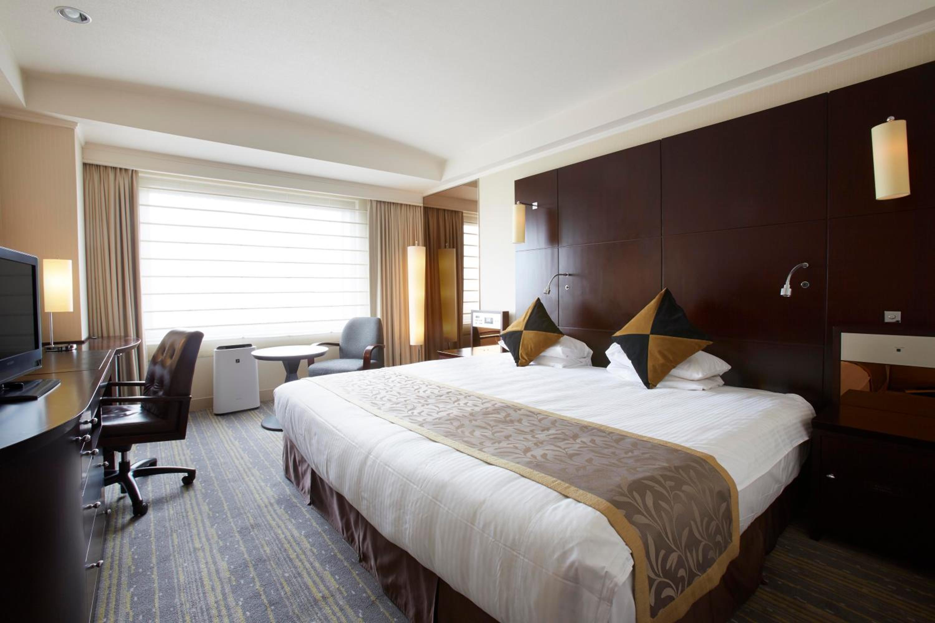 Royal Park Hotel bedroom photo