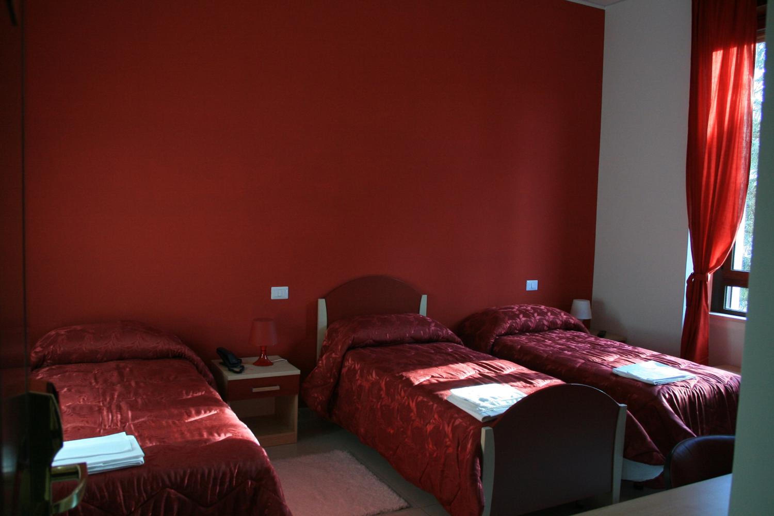 Triple Room - Photo 1