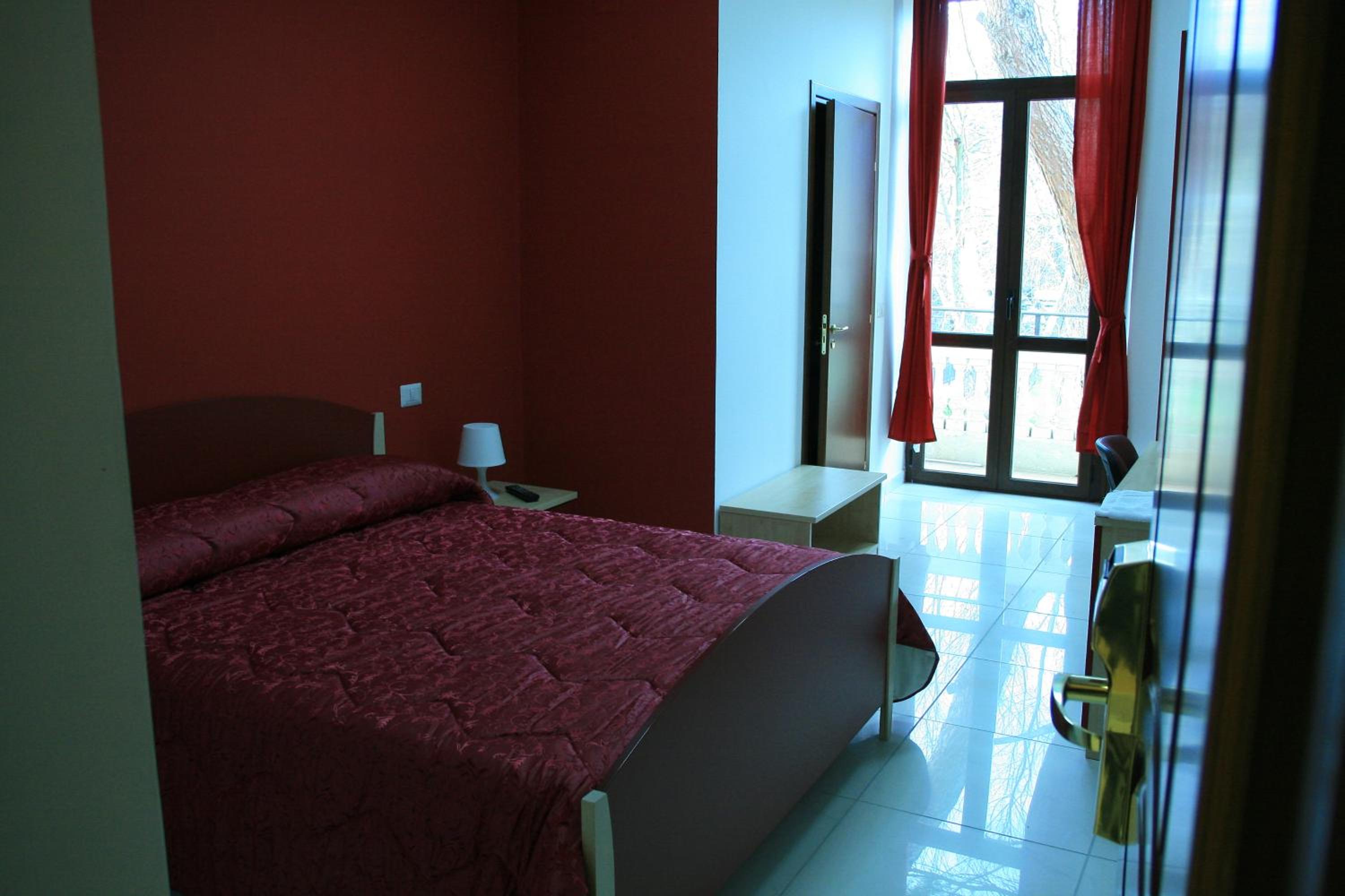Double Room - Photo 3