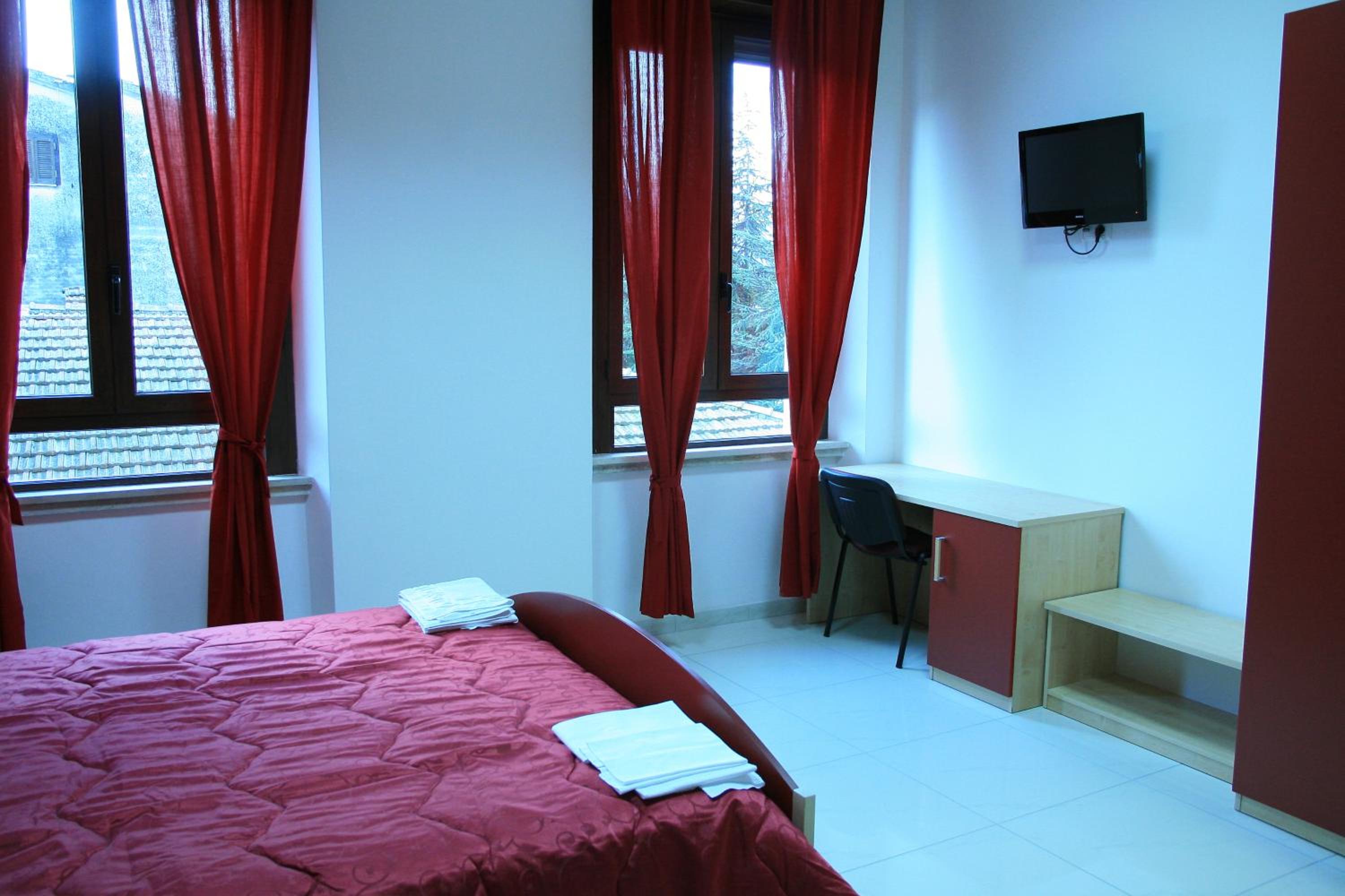 Double Room - Photo 5