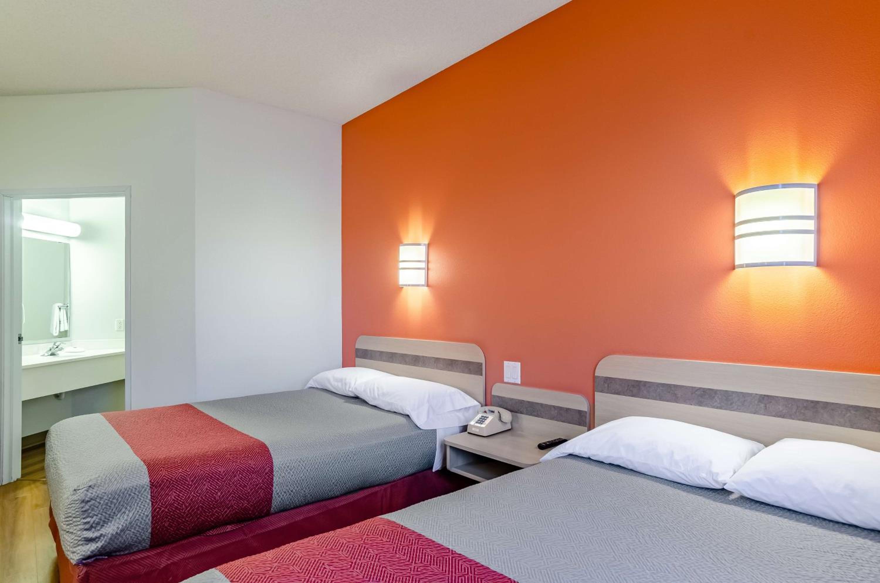 Quadruple Room - Smoking photo 3