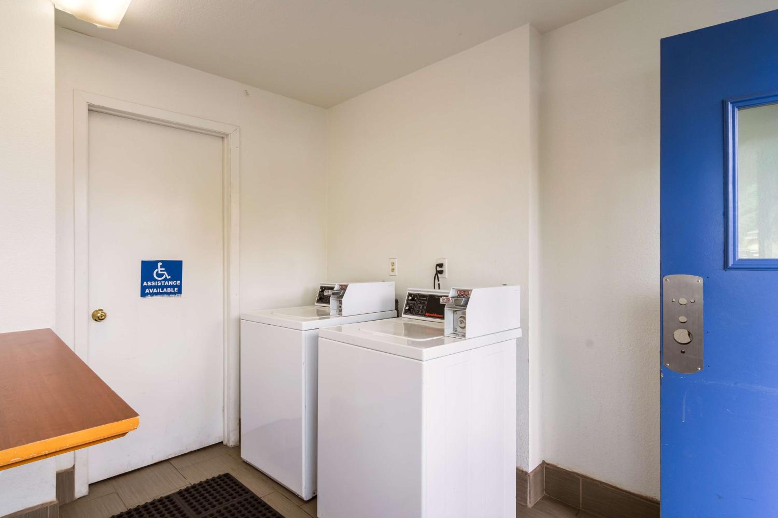 Queen Room - Disability Access - Non-Smoking - Photo 8