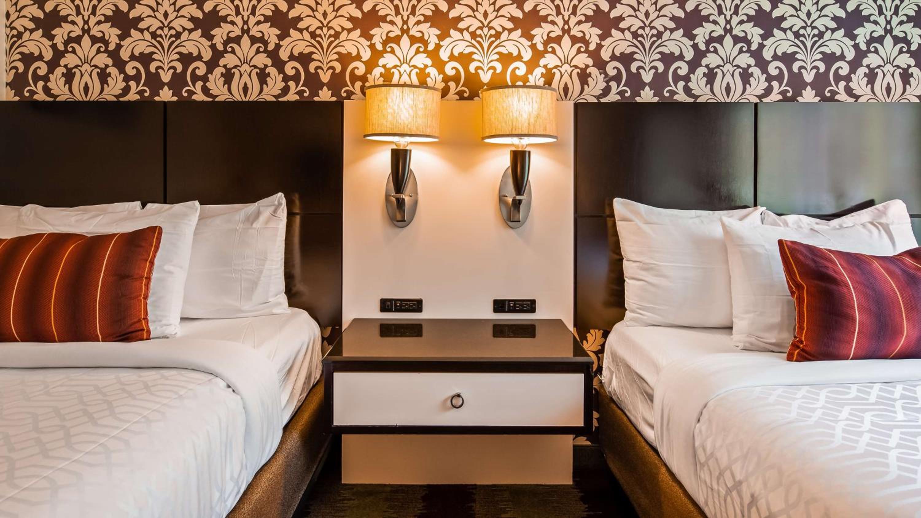 Double Room with Two Double Beds thumbnail 6