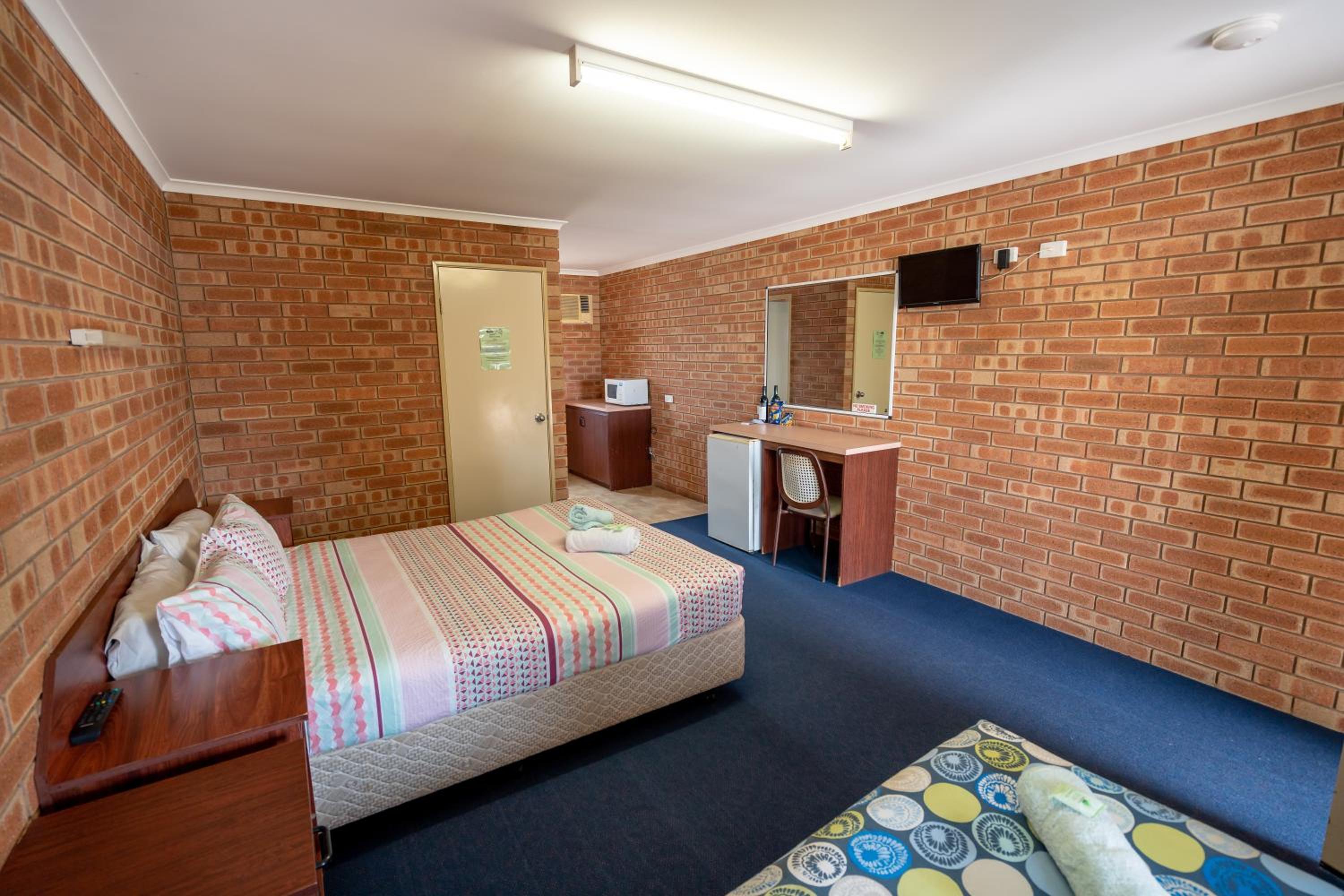 Triple Room with Private Bathroom - Photo 3