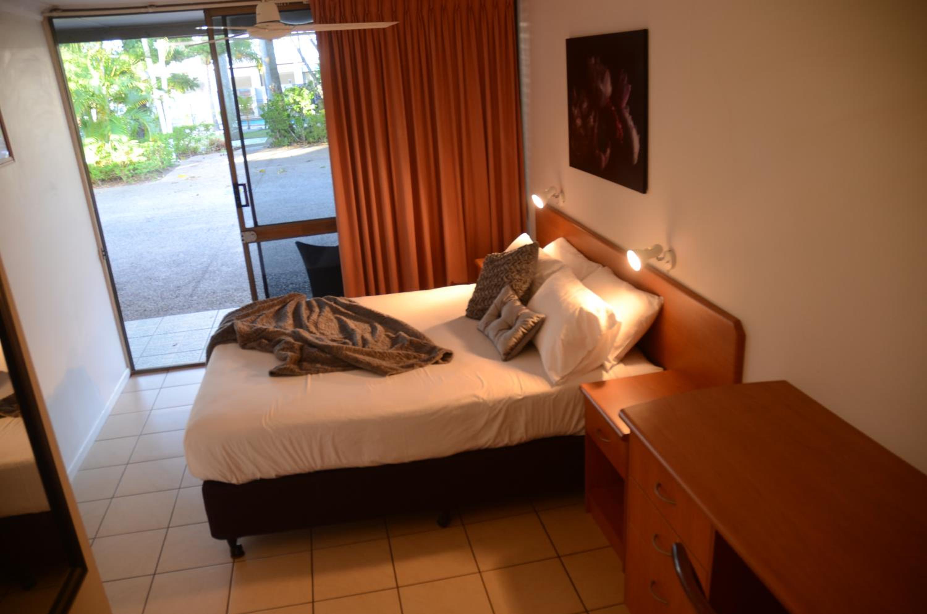 Deluxe Family Suite - Photo 2