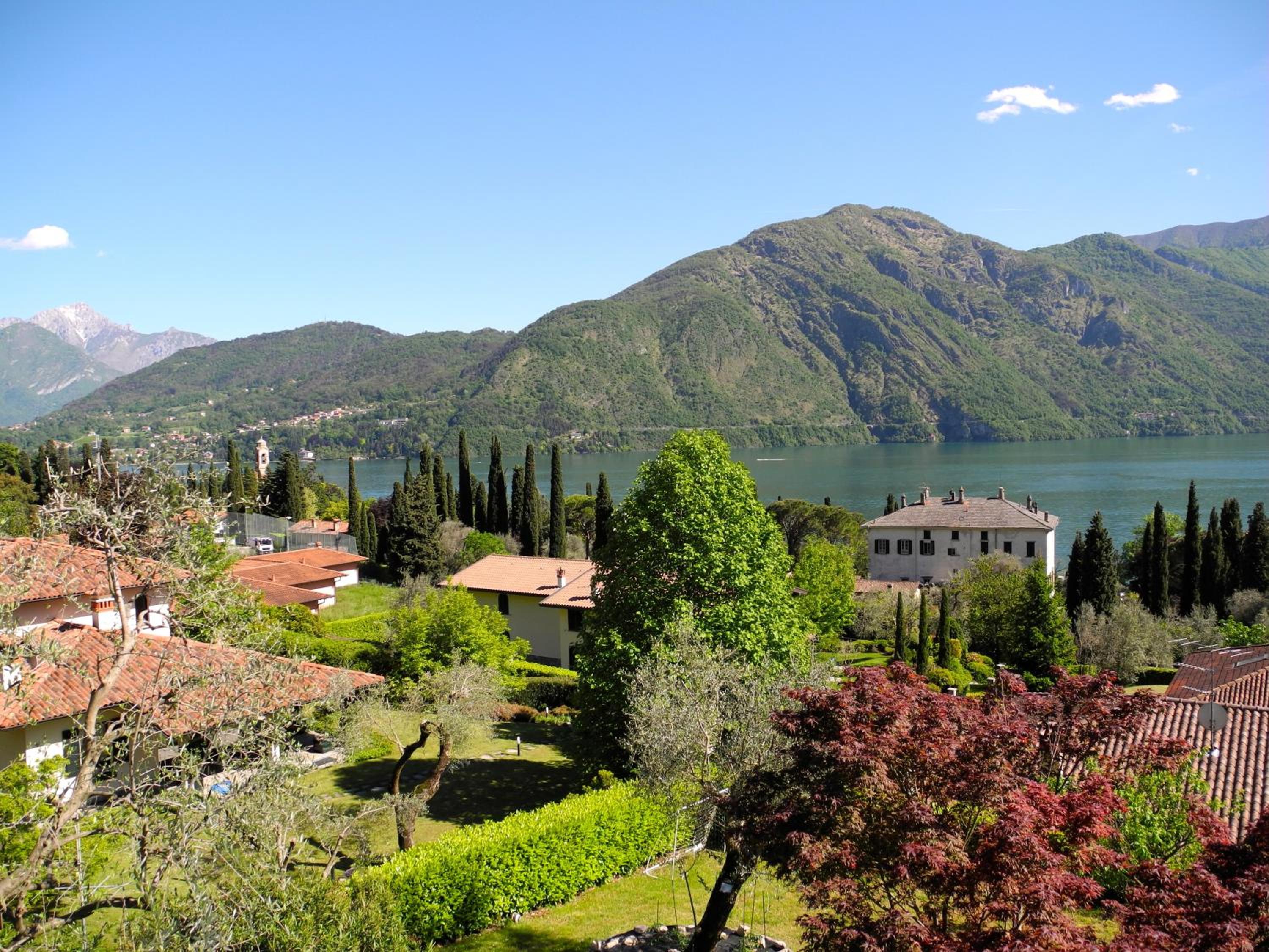 Apartment with Lake View photo 2