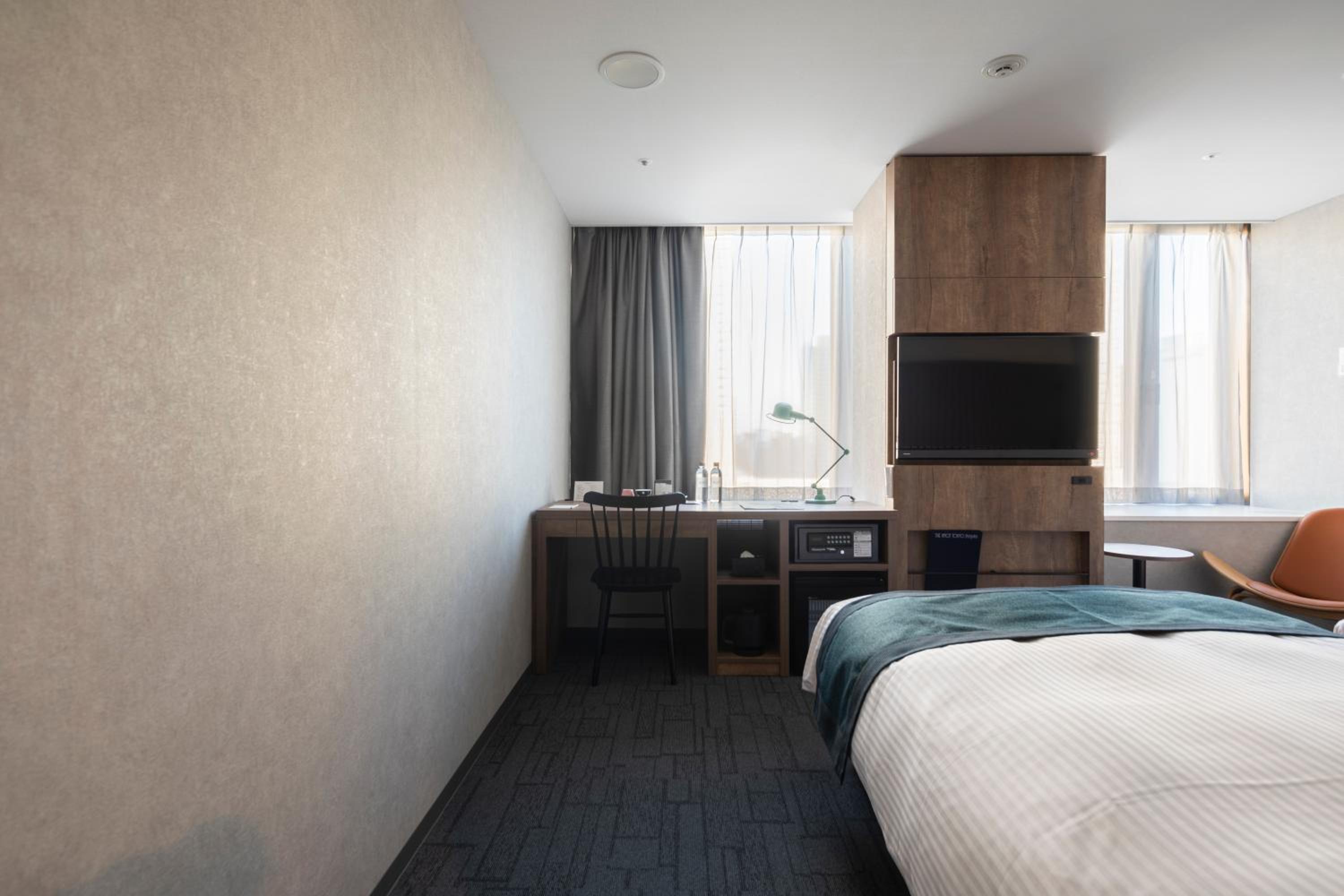 30sqm Extra Large Deluxe Twin Room on the Top Floor - Non-Smoking photo 2