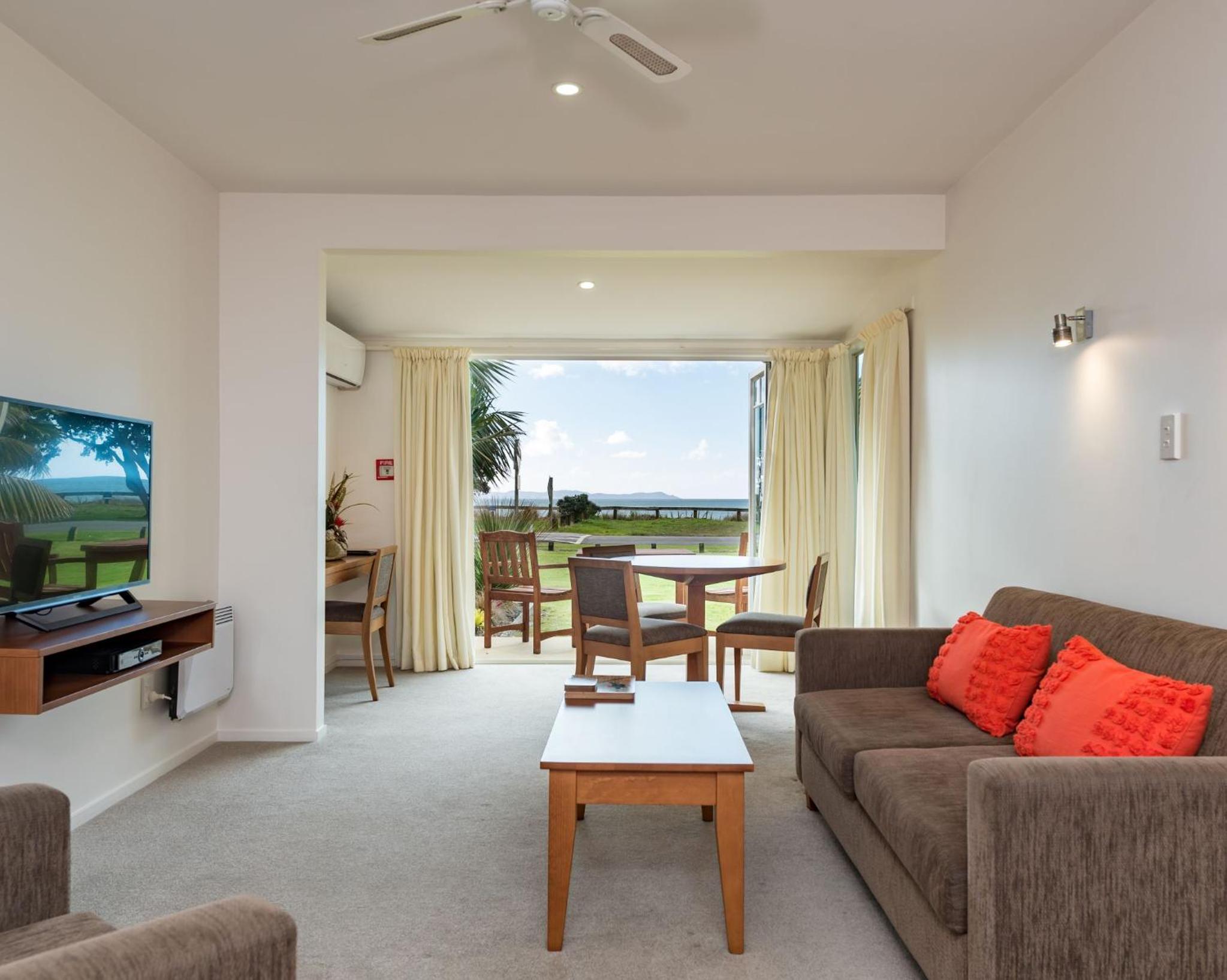 Superior One-Bedroom Apartment - Beachfront - Photo 11