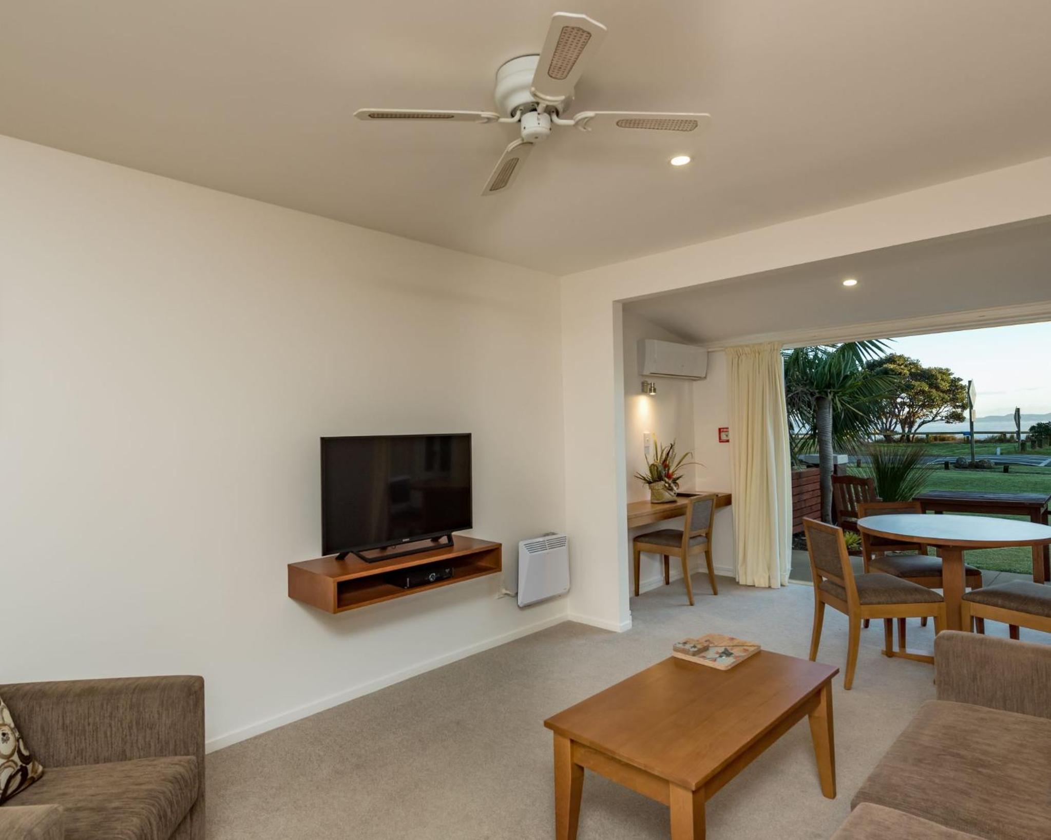 Superior One-Bedroom Apartment - Beachfront - Photo 10