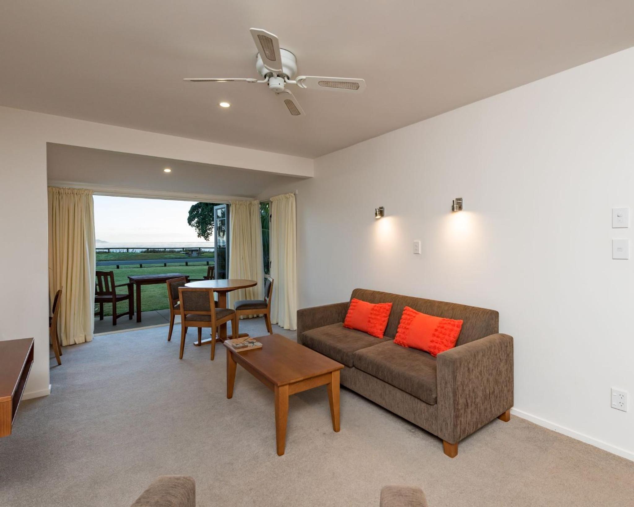 Superior One-Bedroom Apartment - Beachfront - Photo 1