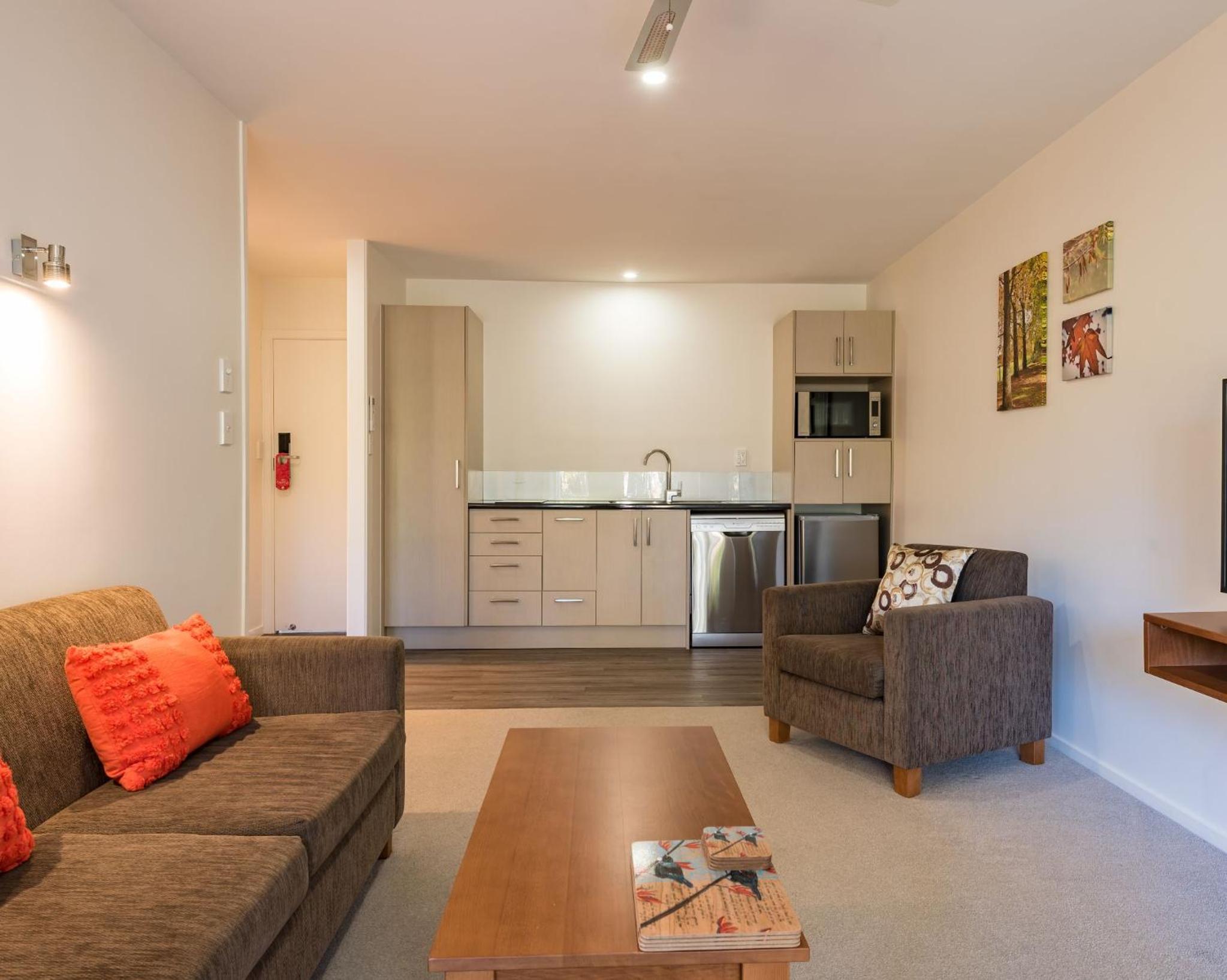 Superior One-Bedroom Apartment - Poolside - Photo 8