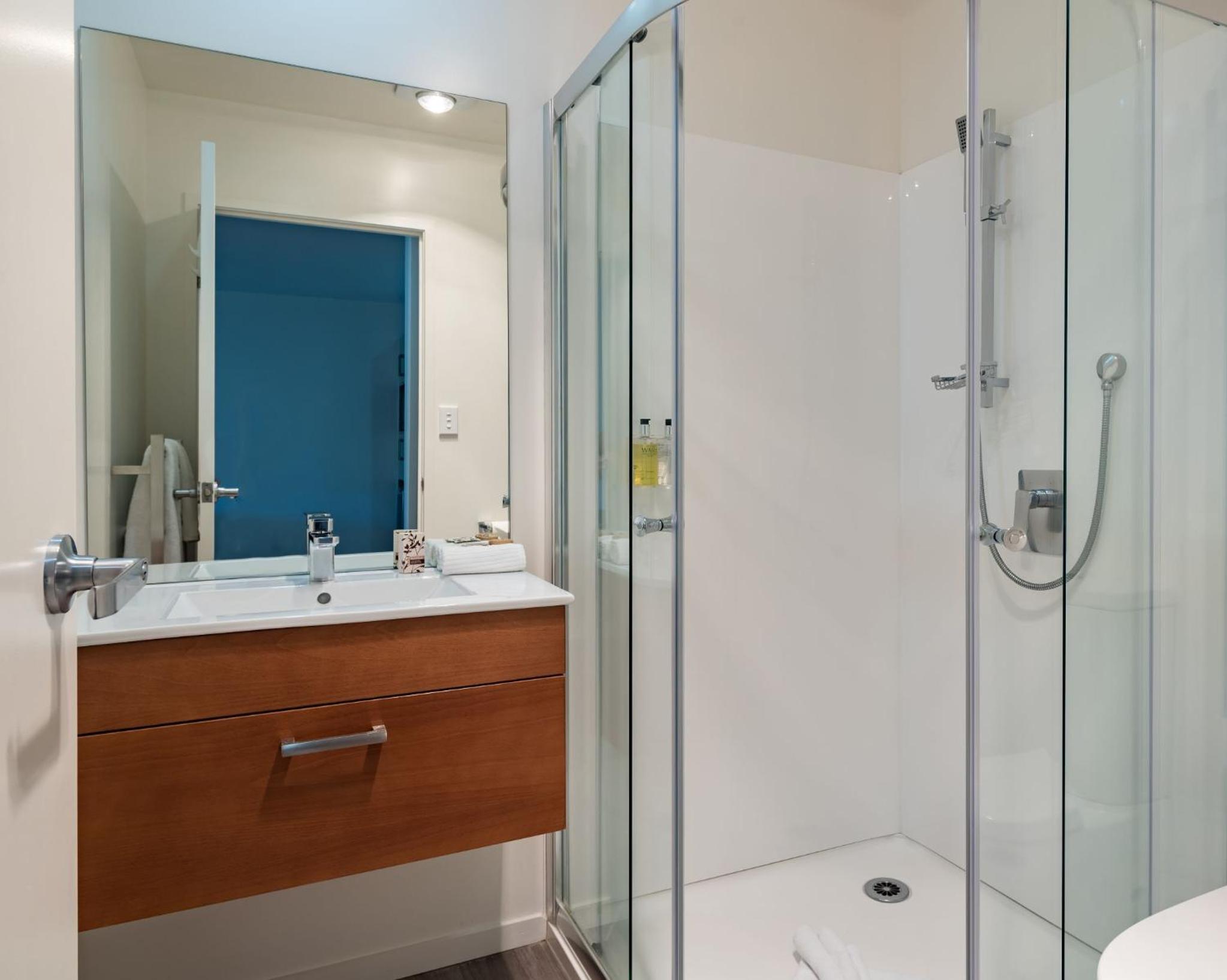 Superior One-Bedroom Apartment - Poolside - Photo 12