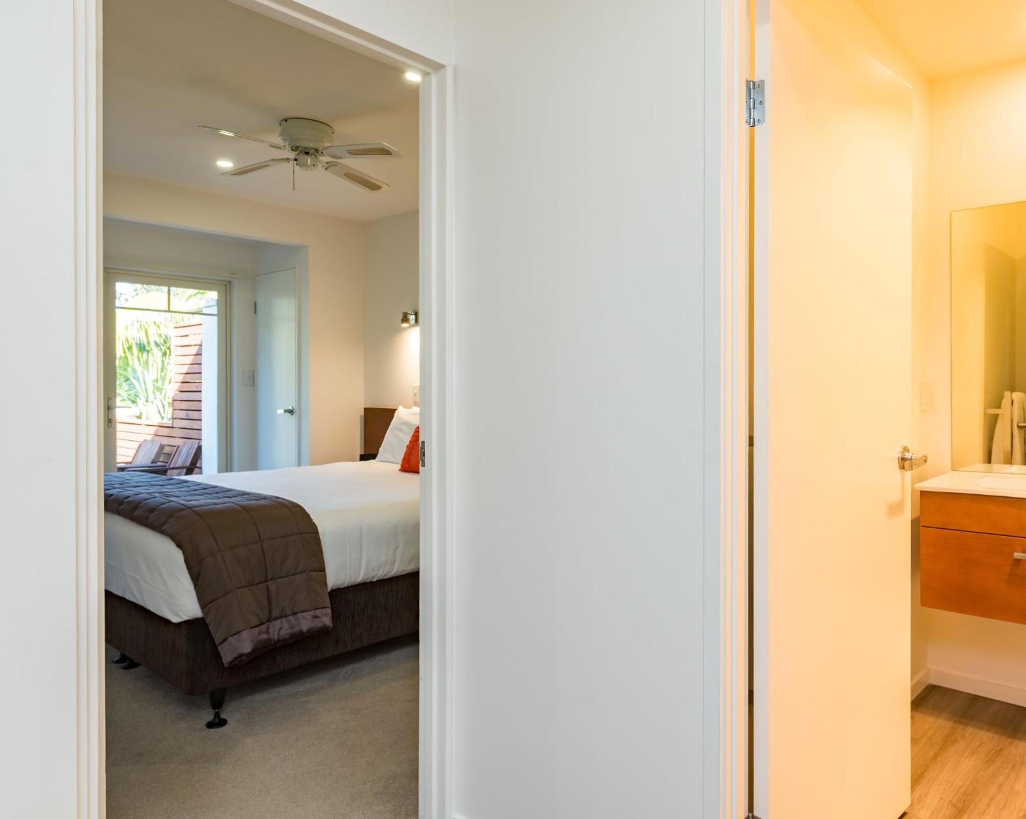 Superior One-Bedroom Apartment - Beachfront - Photo 13