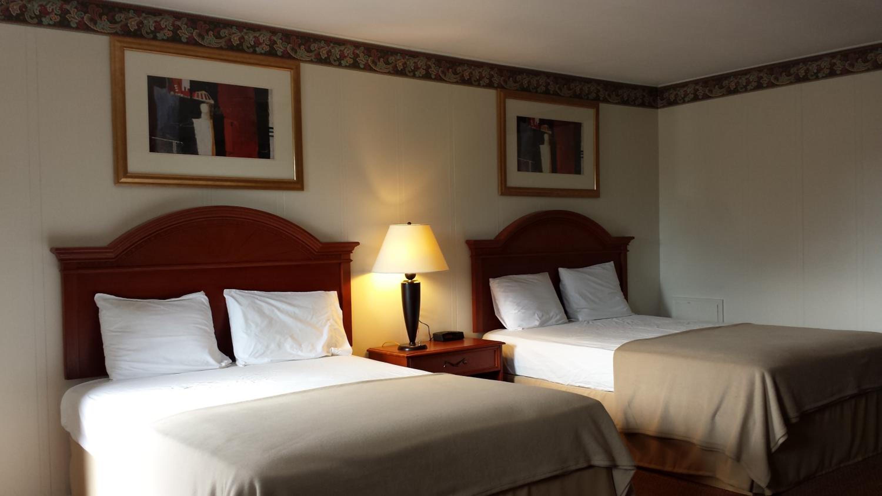 Non-Smoking Double Queen Room - Photo 5